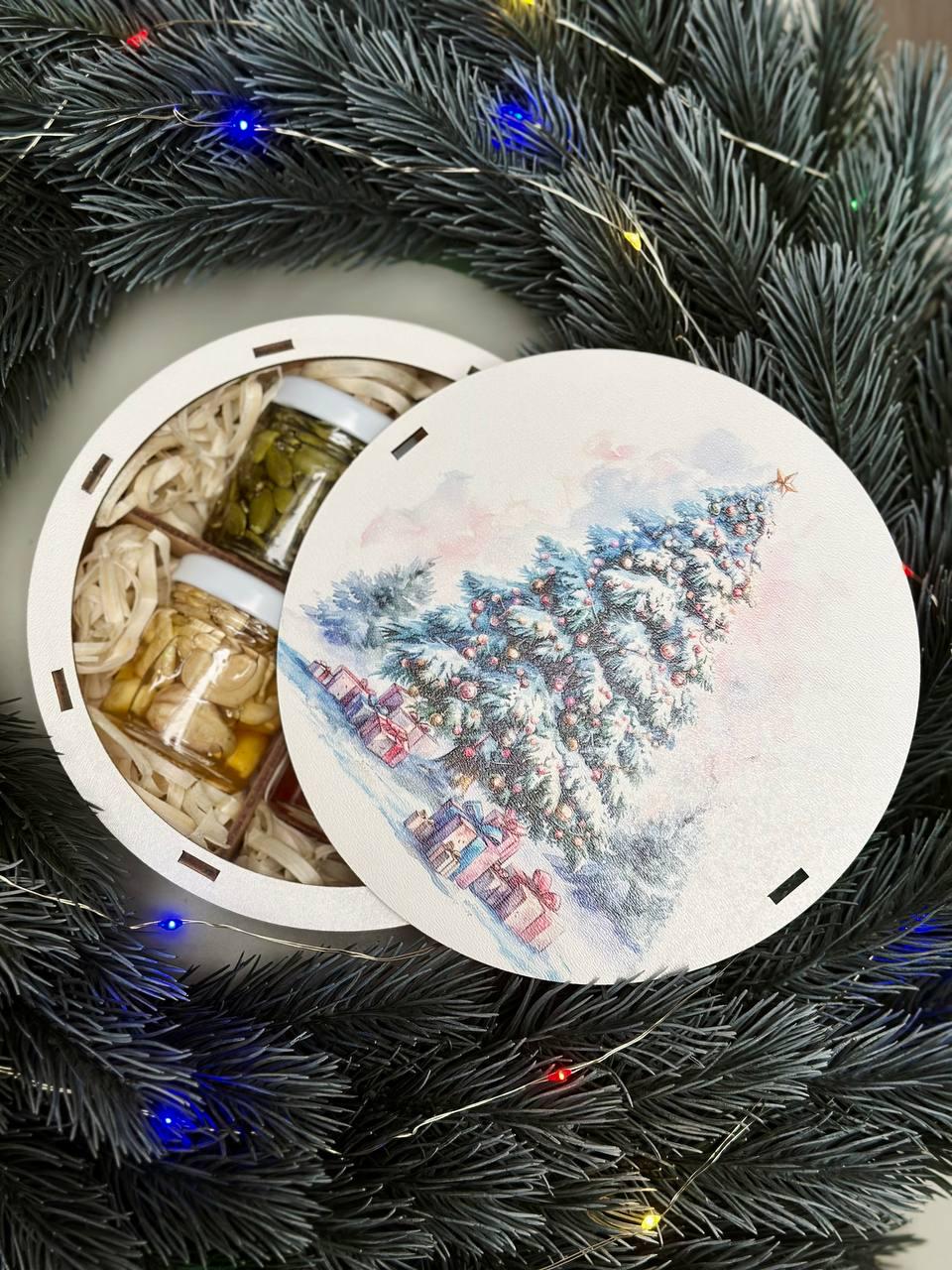 Подарунковий набір у дерев'яній коробочці до Нового року горішки в меді акації 4 баночки по 50 г - фото 2 Подарунковий набір у дерев'яній коробочці до Нового року горішки в меді акації 4 баночки по 50 г - фото 2