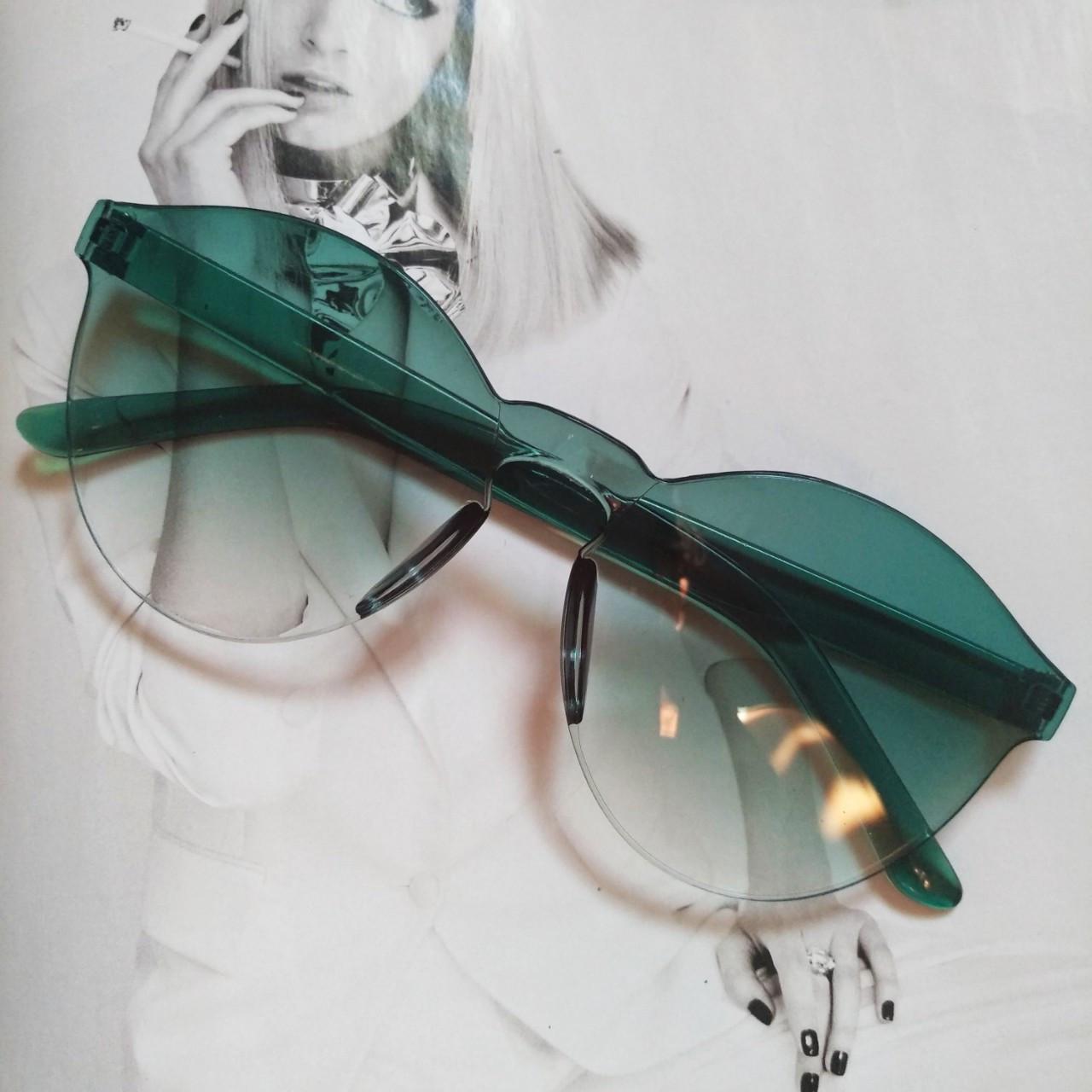 Солнцезащитные очки безоправные Зеленый с градиентом