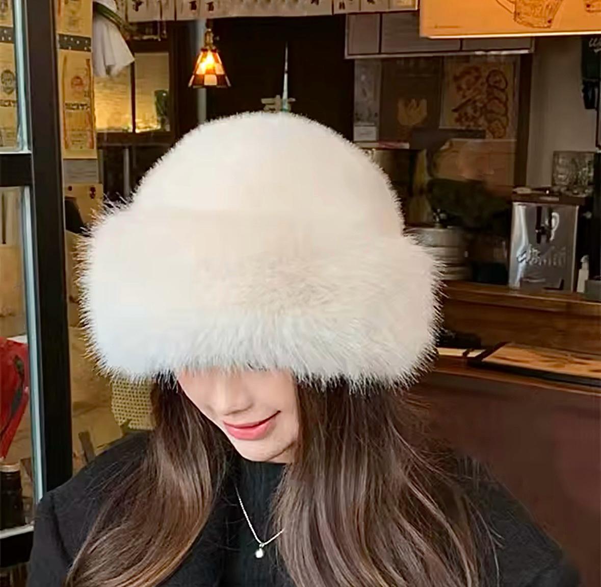 Шапка женская Wuke плюшевая one size Бежевый - фото 3 Шапка женская Wuke плюшевая one size Бежевый - фото 3