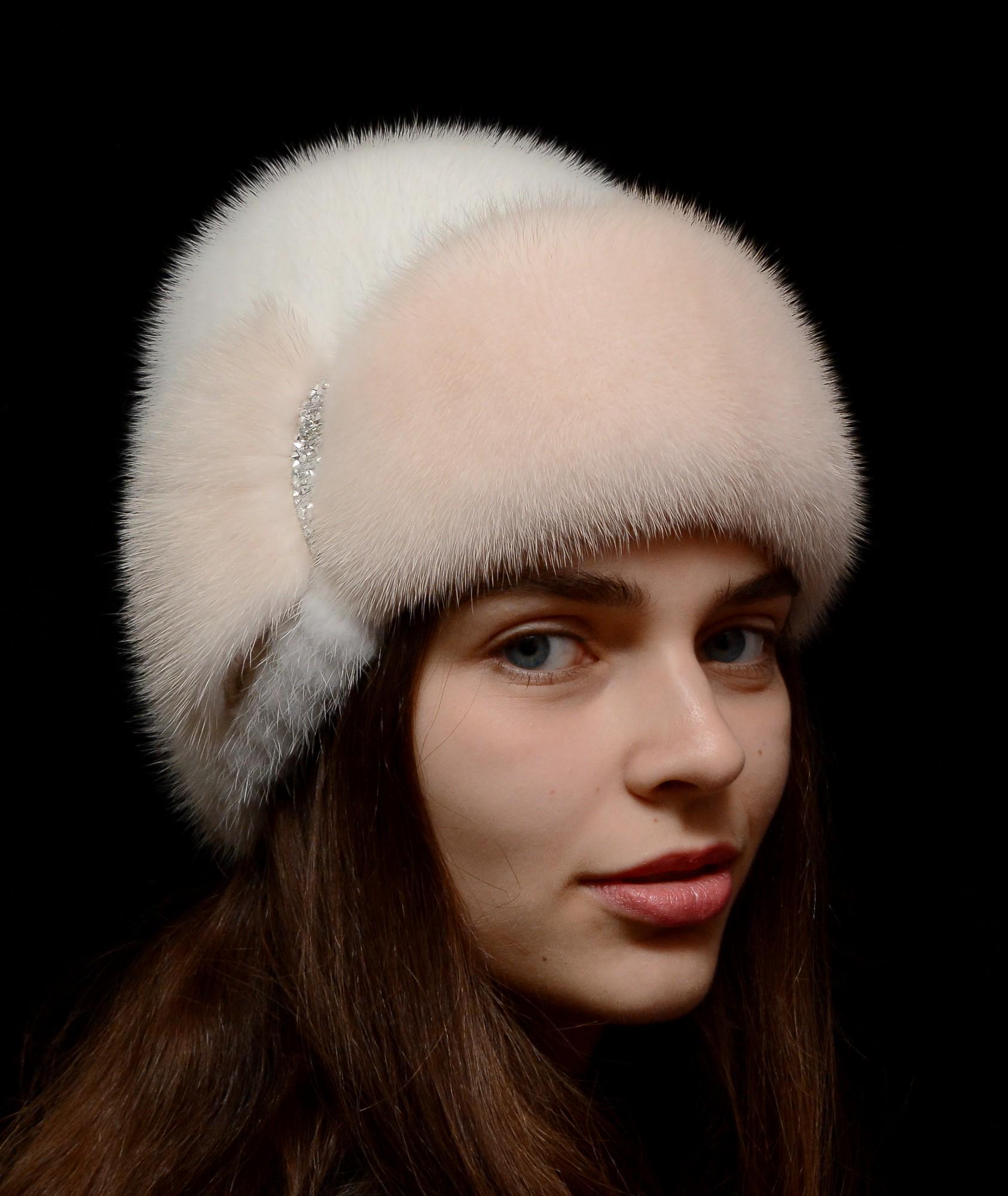 Зимняя женская шапка Меховой стиль Лобик из вязаной натуральной норки Белый/Пудра (132/1/B)