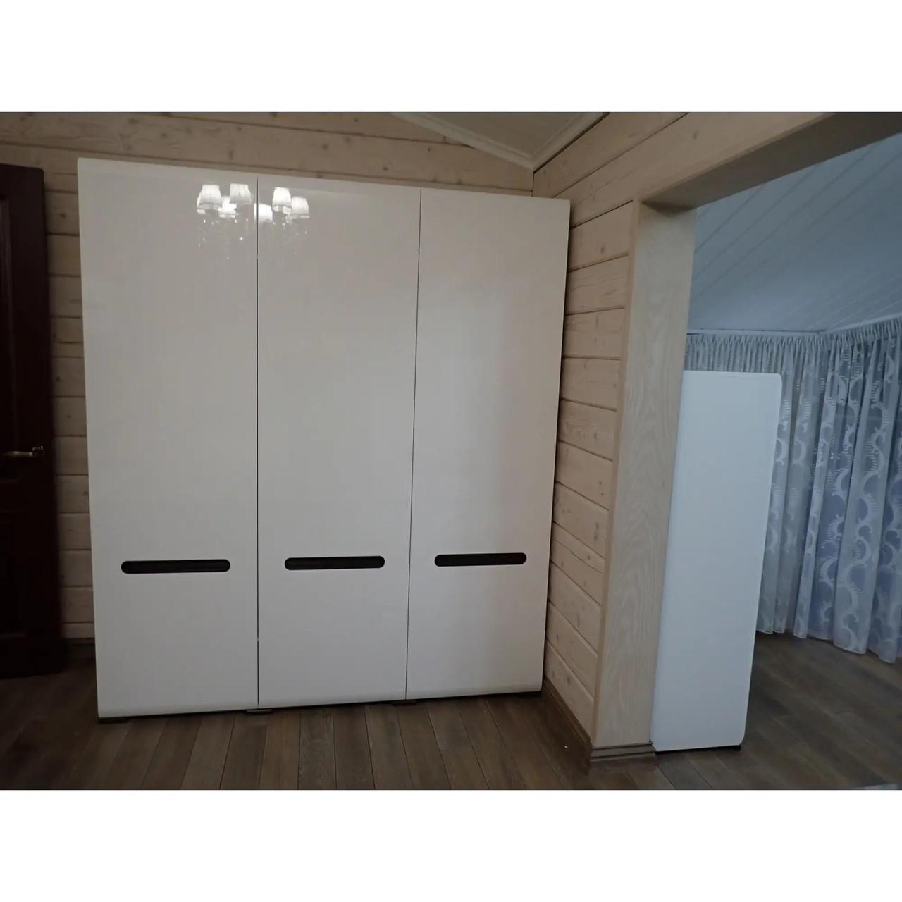 Шафа трьохдверна ВМК Ацтека SZF3D/21/18 Білий/Білий глянець (GRB-1657) - фото 5 Шафа трьохдверна ВМК Ацтека SZF3D/21/18 Білий/Білий глянець (GRB-1657) - фото 5