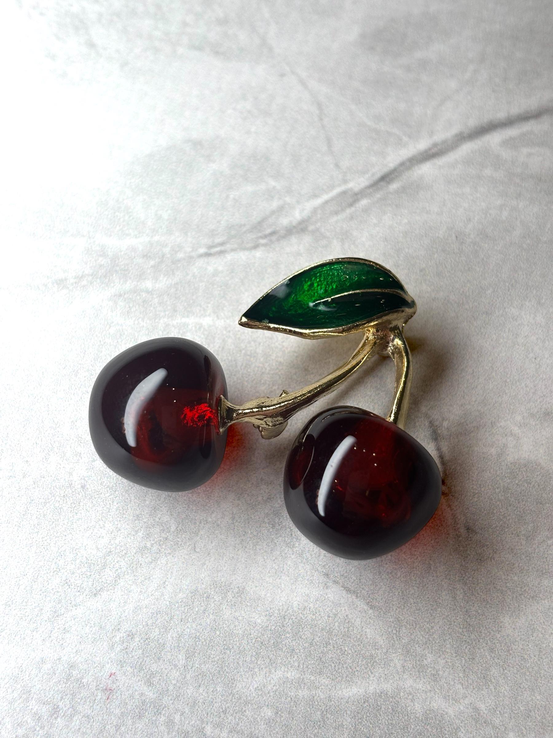 Брошь Mirshine Cherry Red/Gold (27731898)