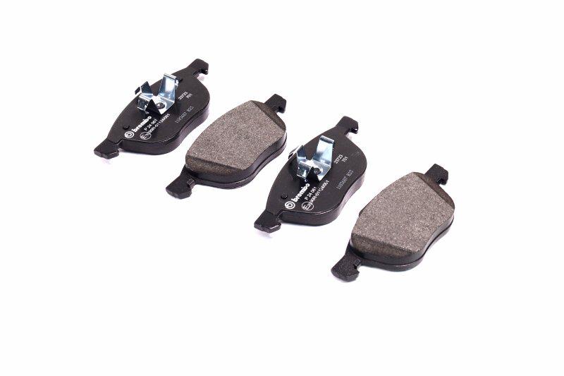 Тормозные колодки дисковые BREMBO Ford Focus Mazda 3.5 Volvo C70 S40 передние (P24061)