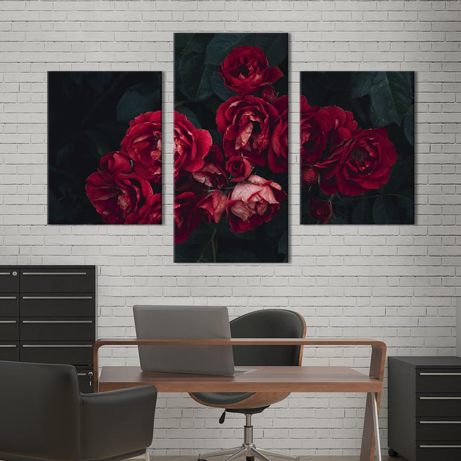 Картина на холсте триптих Красивые пунцовые розы 141x90 см (924-32)