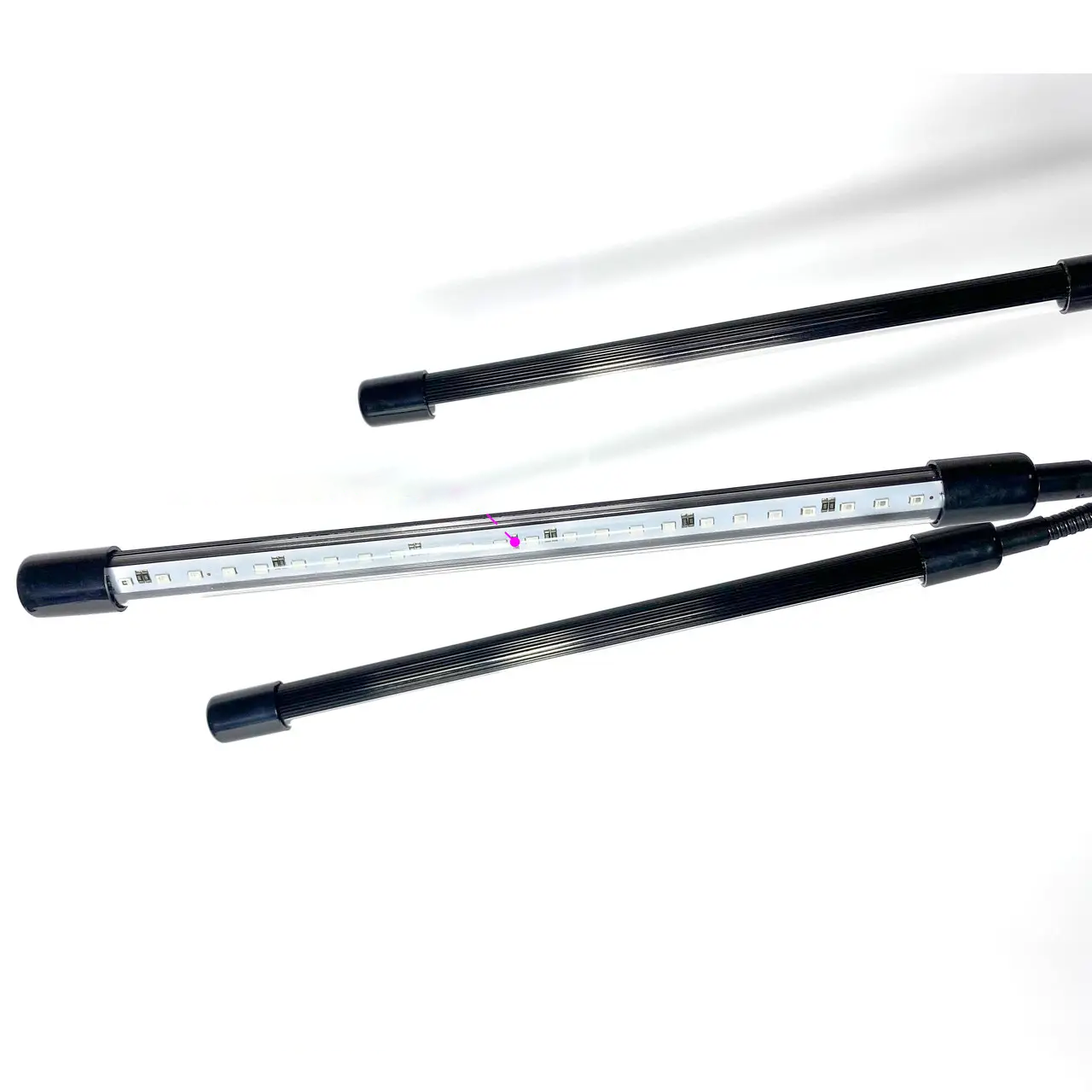 Фітолампа з прищіпкою LEDium Fito Violet H3 14 Вт (16714) - фото 4 Фітолампа з прищіпкою LEDium Fito Violet H3 14 Вт (16714) - фото 4