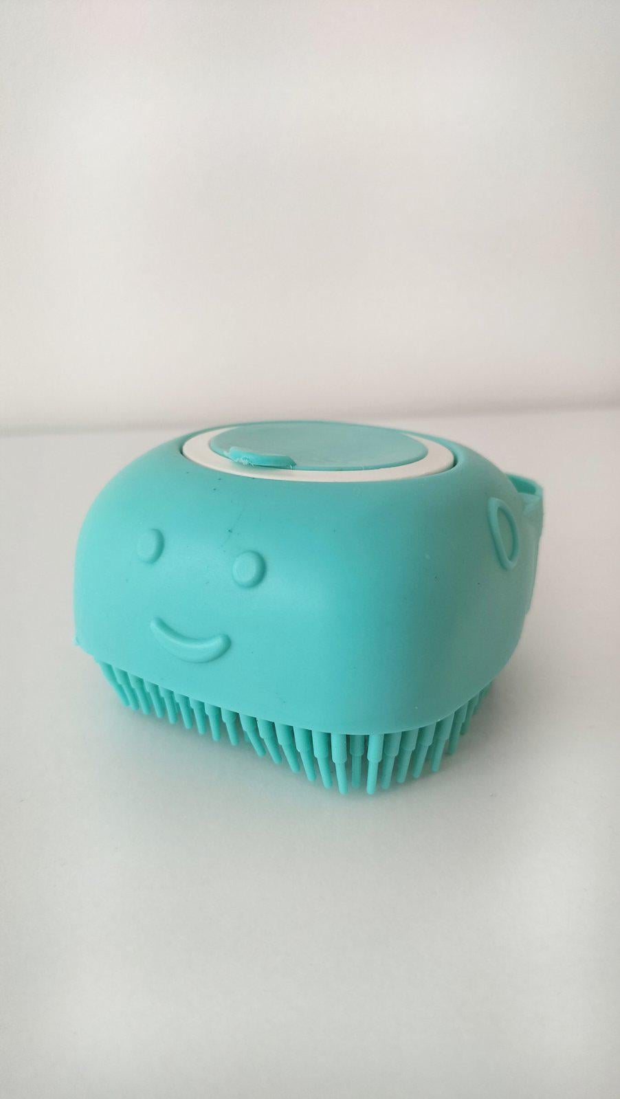 Щетка силиконовая для купания животных с дозатором для шампуня (ГС001)