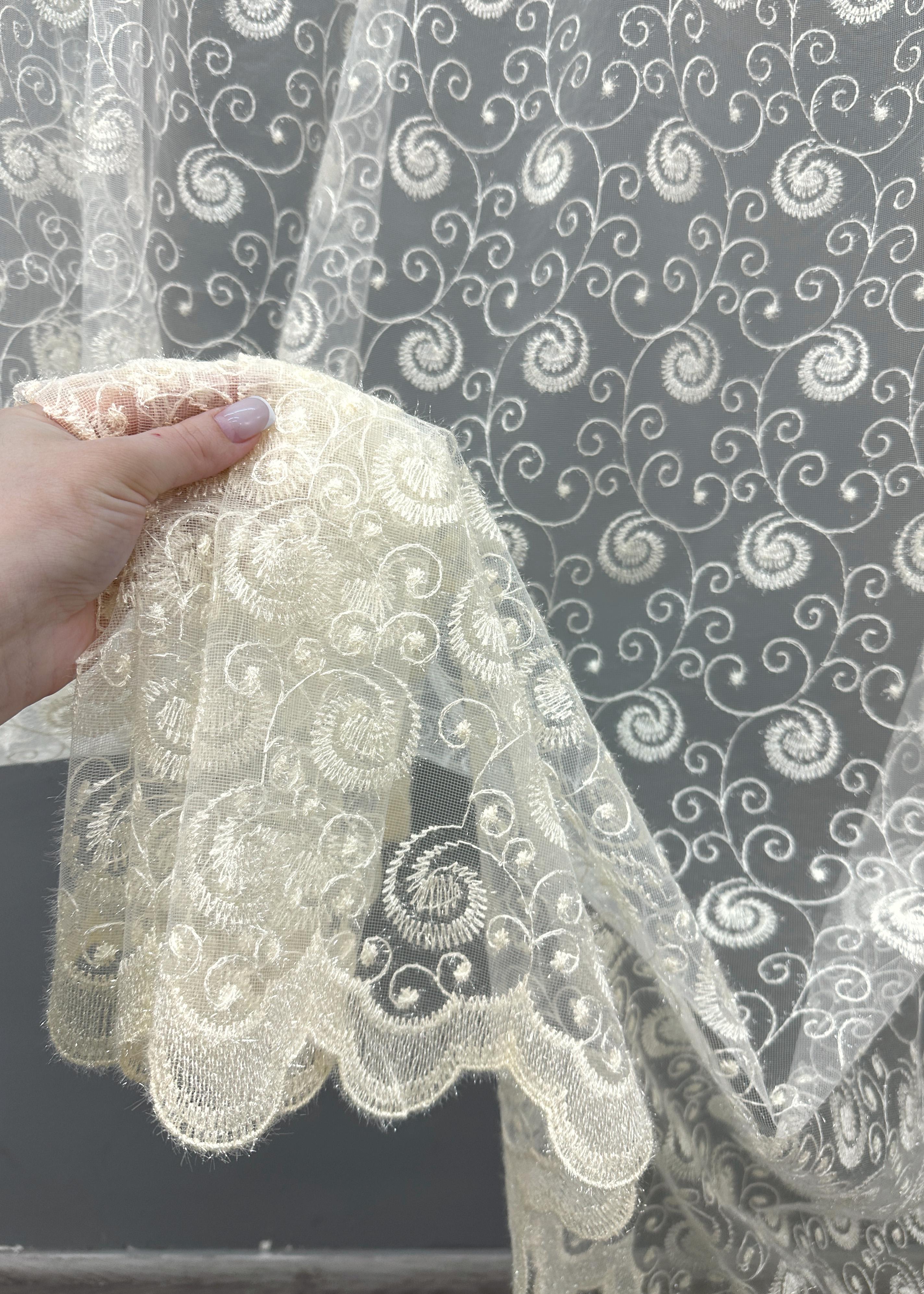 Тюль VR-Textil 1685т Органза с вышивкой и люрексом 300х270 см Молочный (42-0728) - фото 5 Тюль VR-Textil 1685т Органза с вышивкой и люрексом 300х270 см Молочный (42-0728) - фото 5