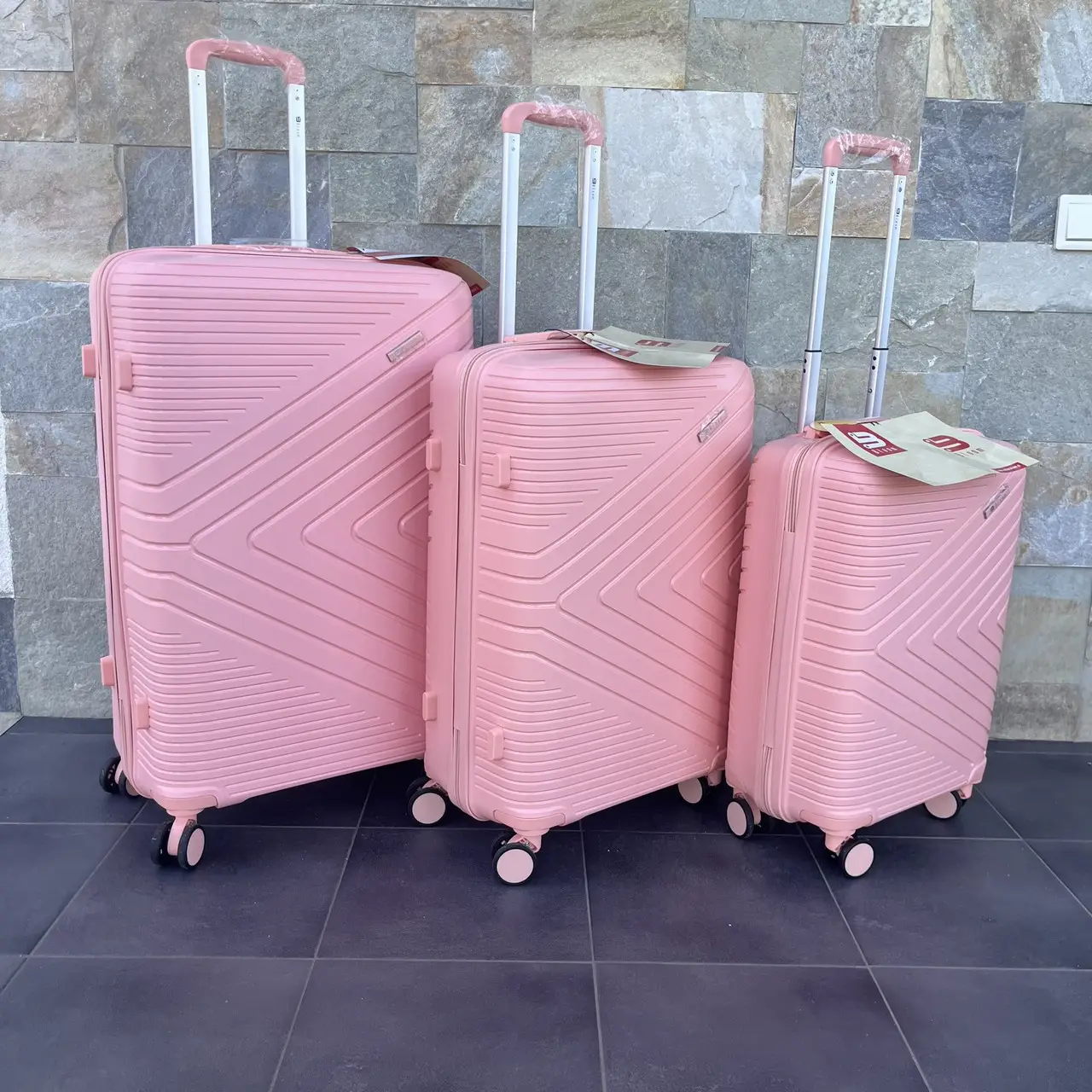 Валіза дорожня з поліпропілену Bloom 1706 середній М 63 л Персиковий - фото 7