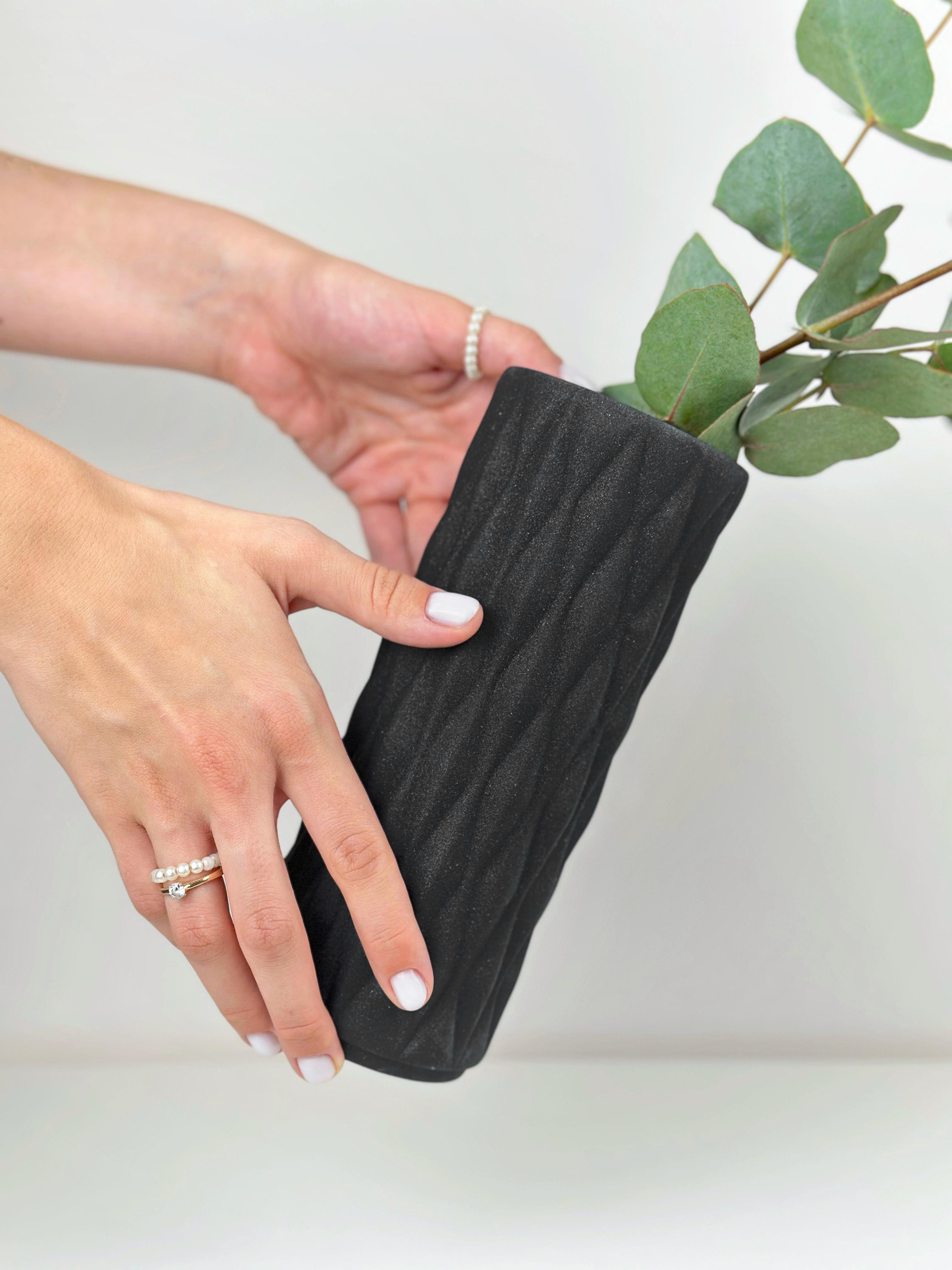 Ваза для квітів і декору глиняна керамічна Кристал 20 см Чорний (4001-15) - фото 8 Ваза для квітів і декору глиняна керамічна Кристал 20 см Чорний (4001-15) - фото 8