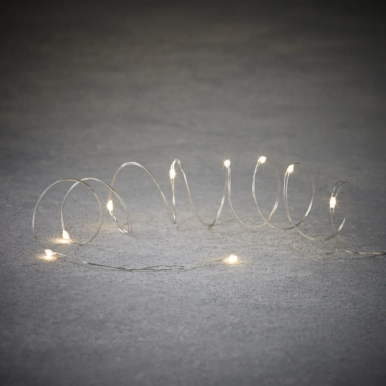 Гирлянда-струна Luca Lighting 1 м 10 LED батарейки CR2032 классический белый (8720362037095)