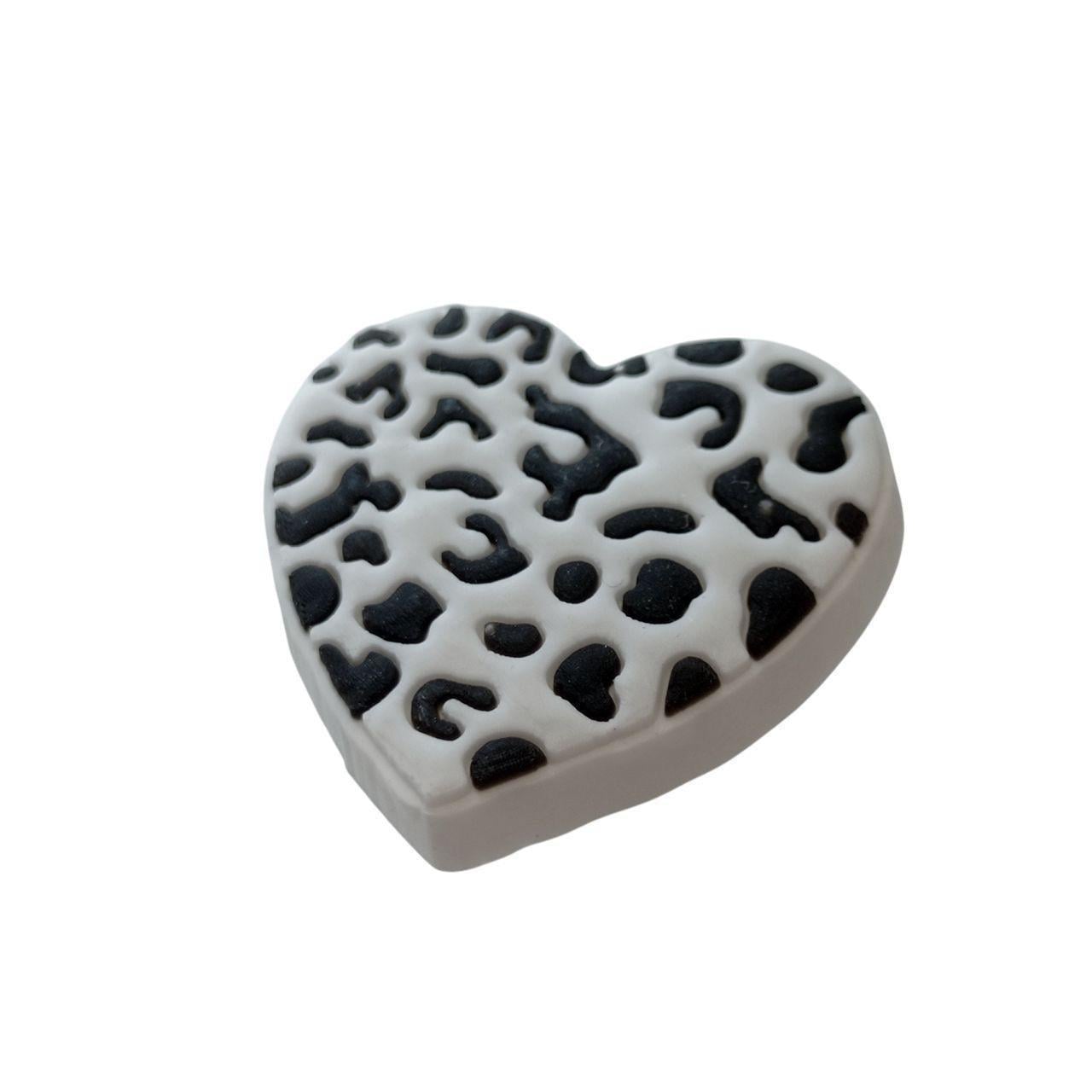 Джибітс на крокси JIBBITZ Crocs Серце Print Leo (2564166175)