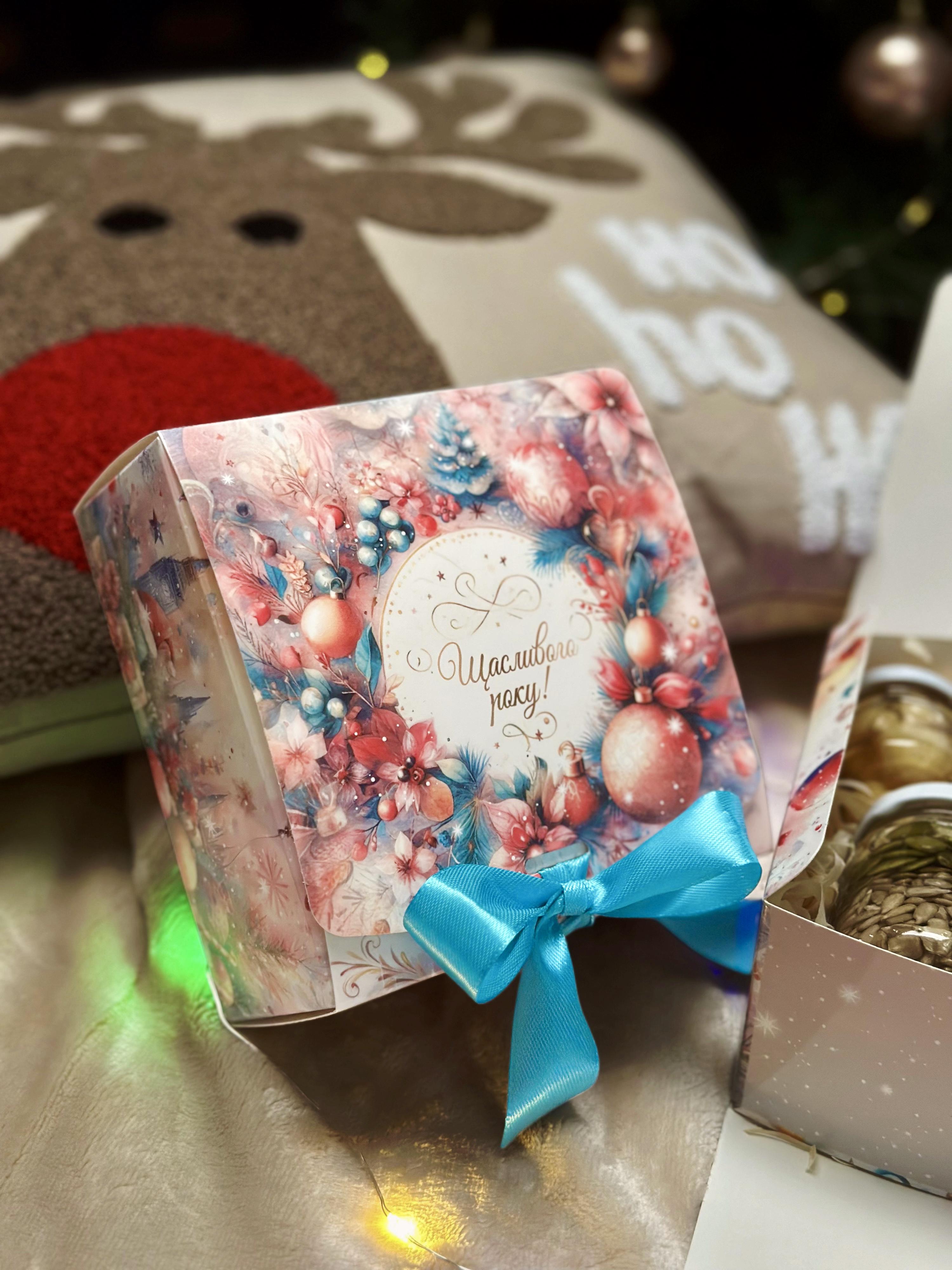 Подарунковий набір до Нового року горішки в меді акації 2 баночки по 130 г та 3 баночки по 50 г - фото 3 Подарунковий набір до Нового року горішки в меді акації 2 баночки по 130 г та 3 баночки по 50 г - фото 3