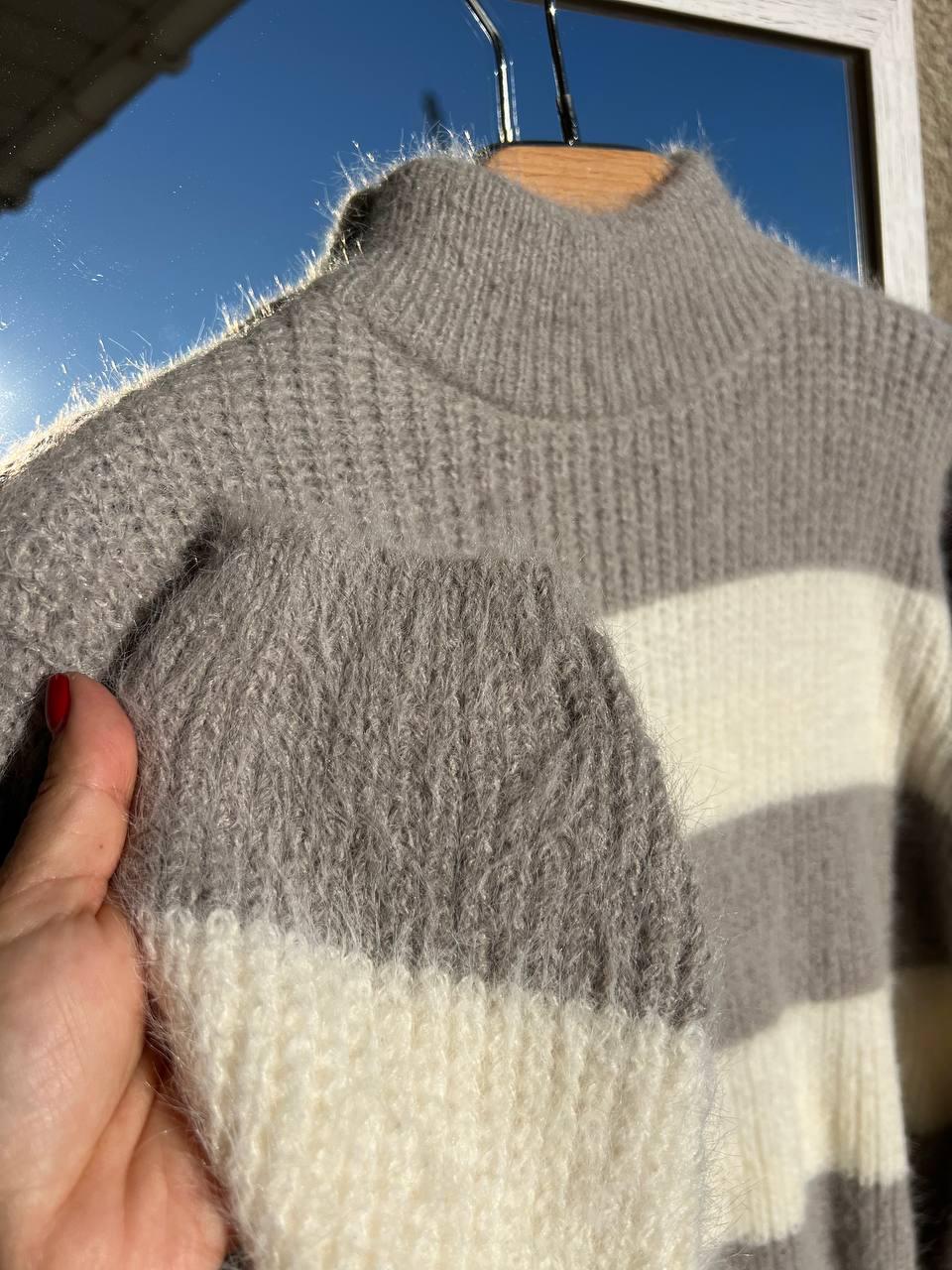 Свитер женский A-N 2157 широкая полоса короткий пушистый ангора р. 42-46 Серый (3057) - фото 5 Свитер женский A-N 2157 широкая полоса короткий пушистый ангора р. 42-46 Серый (3057) - фото 5