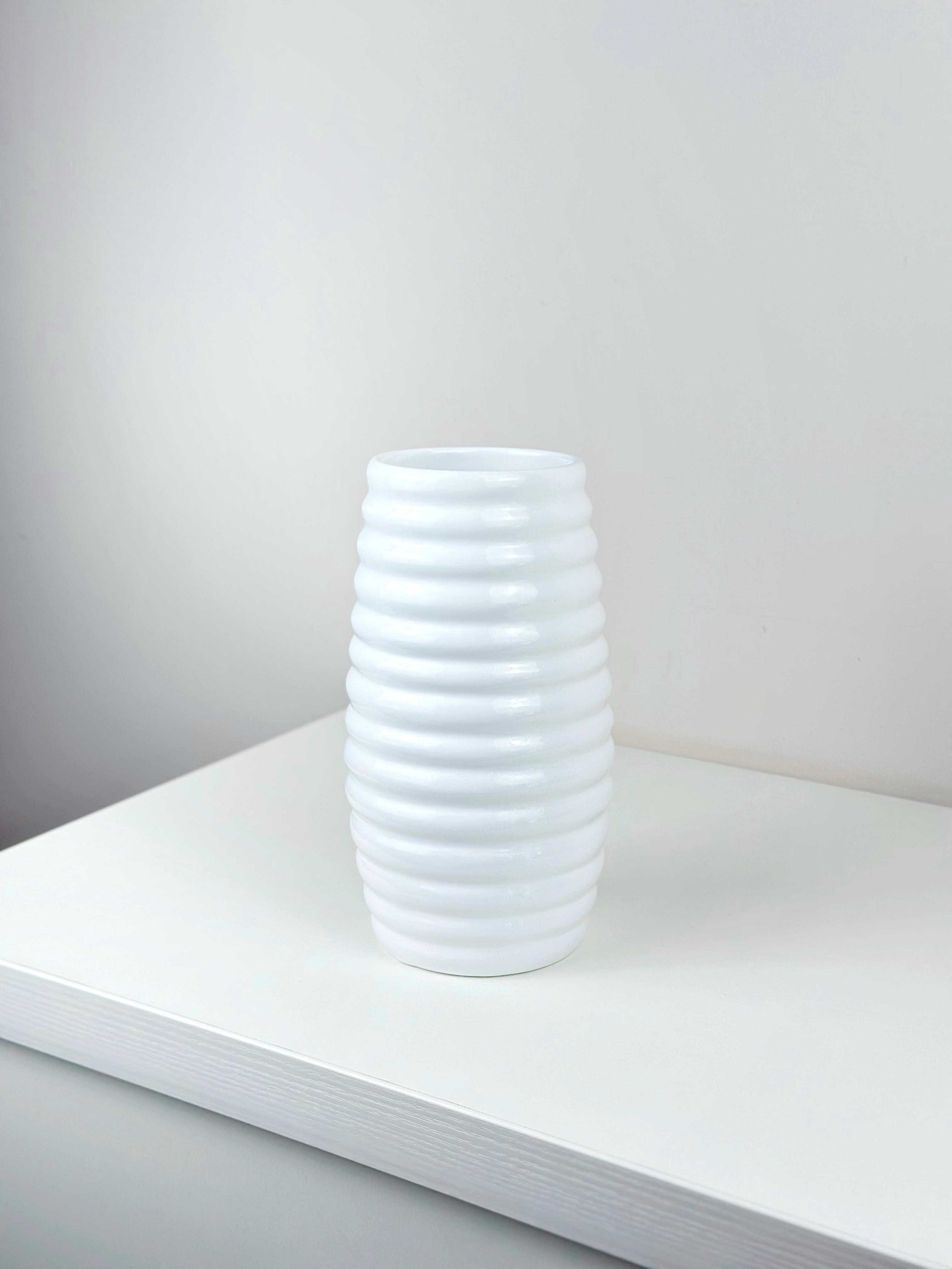 Ваза для квітів та декору глиняна керамічна Вулик 20 см Білий (4001-3) - фото 9 Ваза для квітів та декору глиняна керамічна Вулик 20 см Білий (4001-3) - фото 9