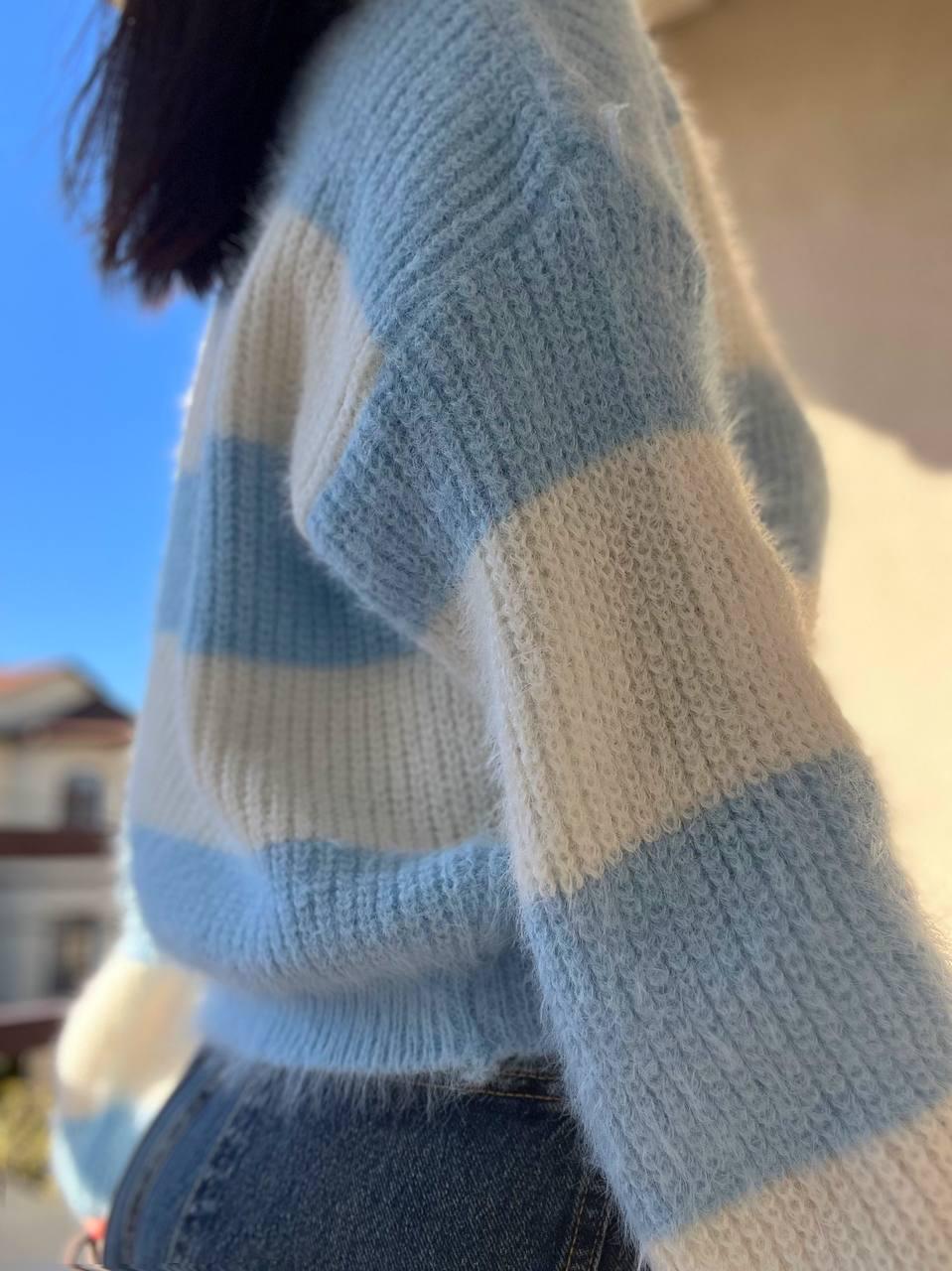 Светр жіночий A-N 2157 широка смуга короткий пухнастий ангора р. 42-46 Блакитний (3056) - фото 4