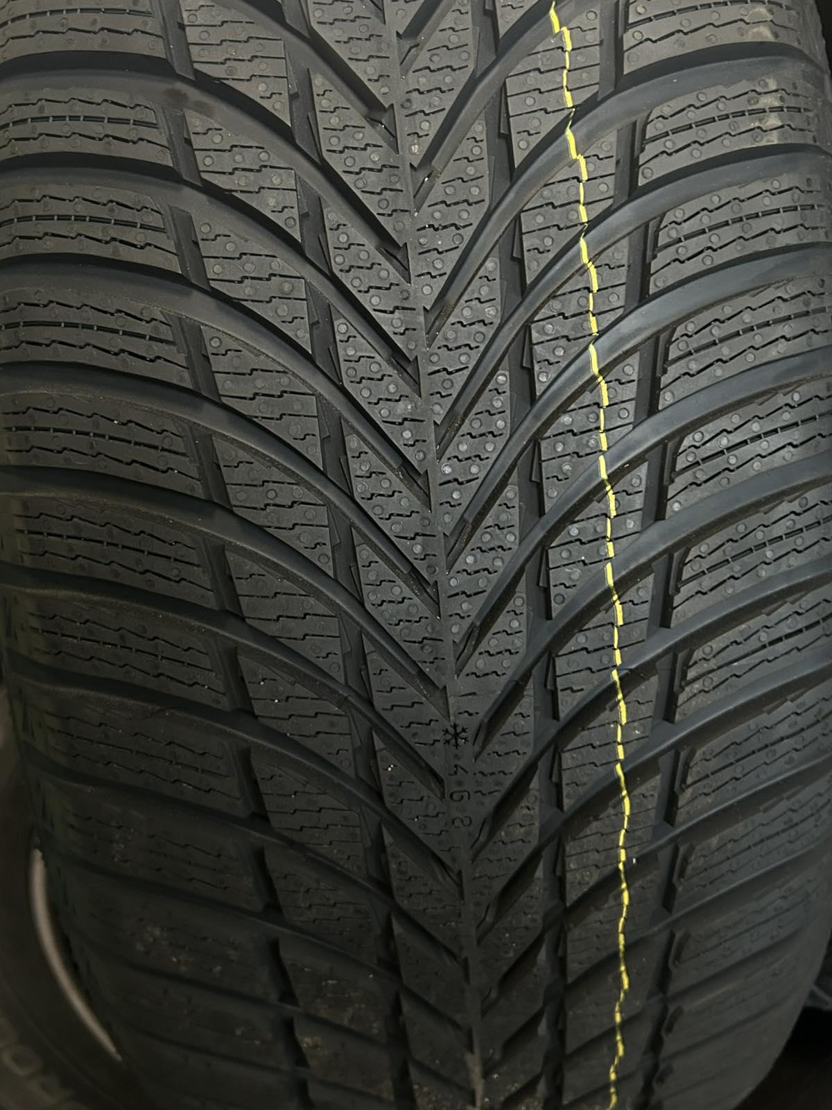 Шина зимова Nokian 2 SUV 215/55 R18 95T - фото 3