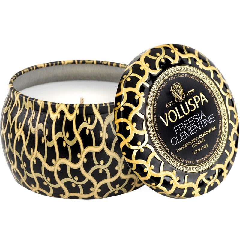 Свеча ароматическая Voluspa Maison Noir Freesia Clementine 113 г металлическая шкатулка (111002679)
