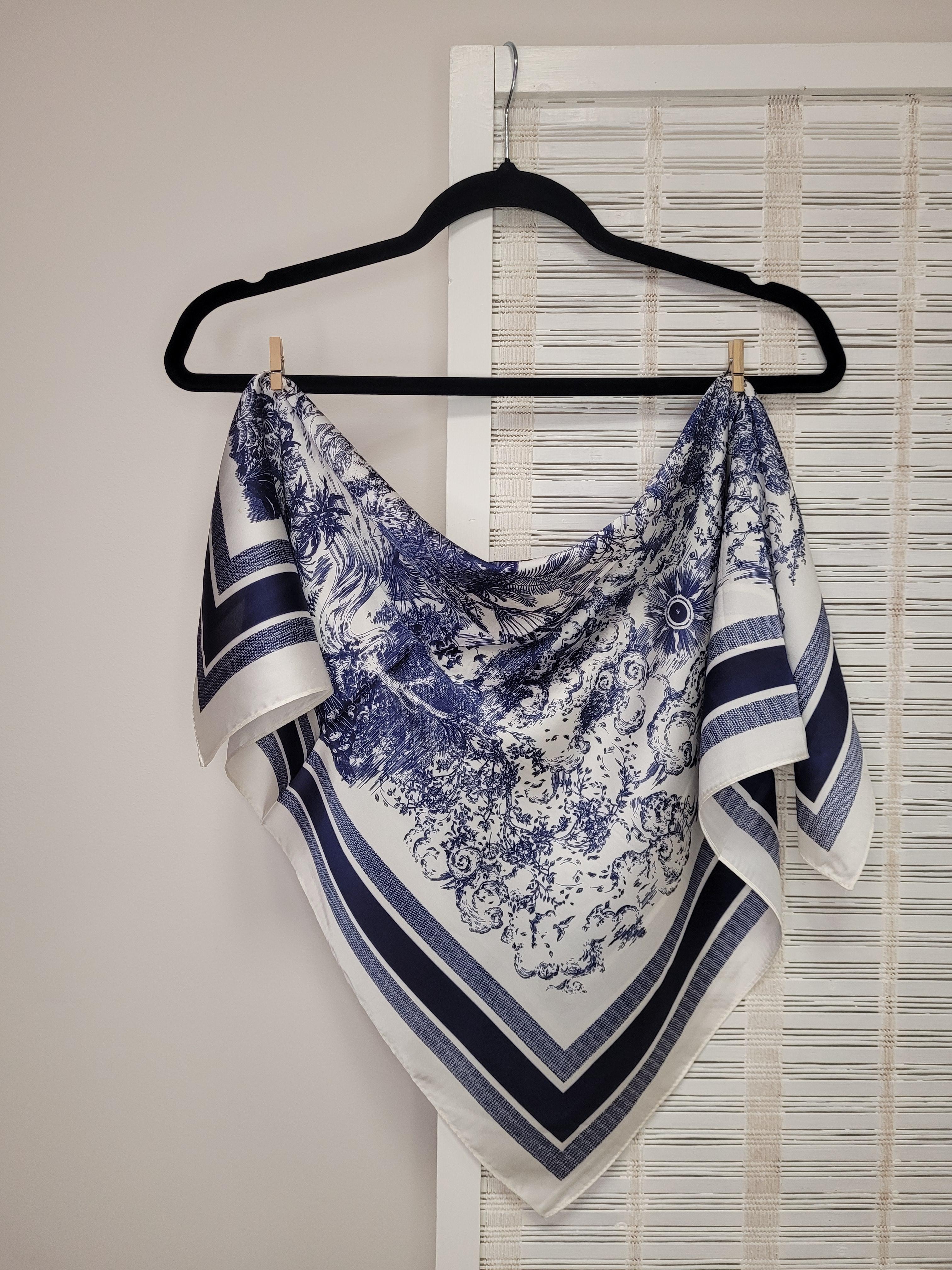 Хустка жіноча шийна шовкова Пейзаж 70х70 см Біло-синій