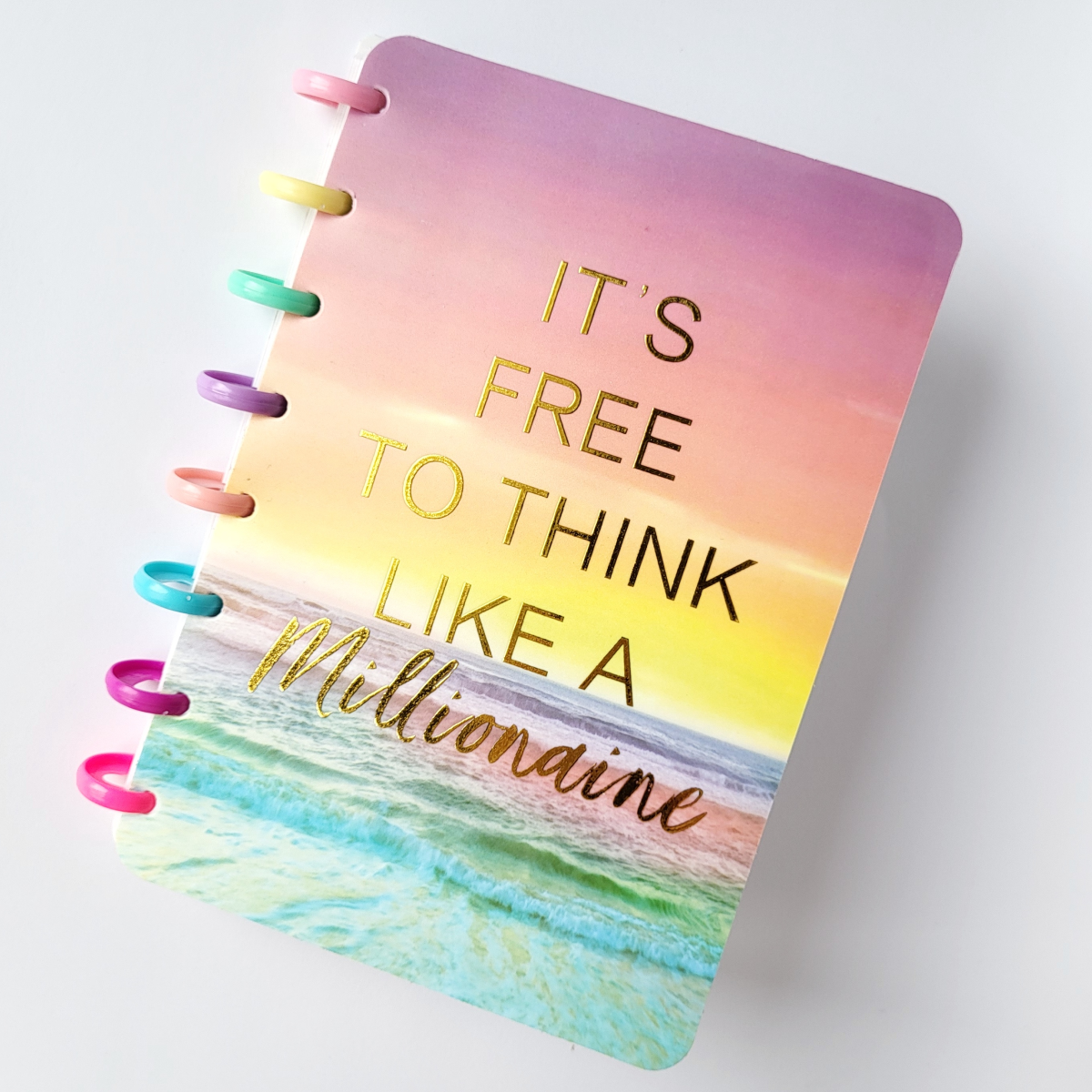 Блокнот А5 на пластиковой спирали с обложкой в клетку с надписью "It's Free to Think Like a Millionaire" 96 листов (259) - фото 1 Блокнот А5 на пластиковой спирали с обложкой в клетку с надписью "It's Free to Think Like a Millionaire" 96 листов (259) - фото 1