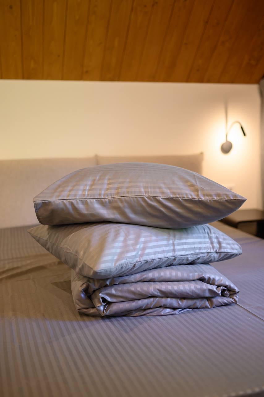 Комплект постільної білизни Signorina Siena зі страйп-сатину сімейний 50x70/70x70 Теплий сірий (004S) - фото 3