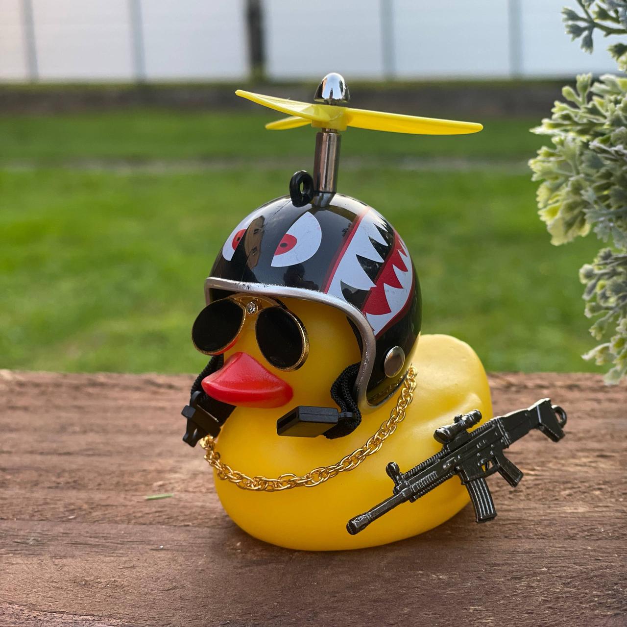 Утка в машину резиновая с пропеллером на торпеду