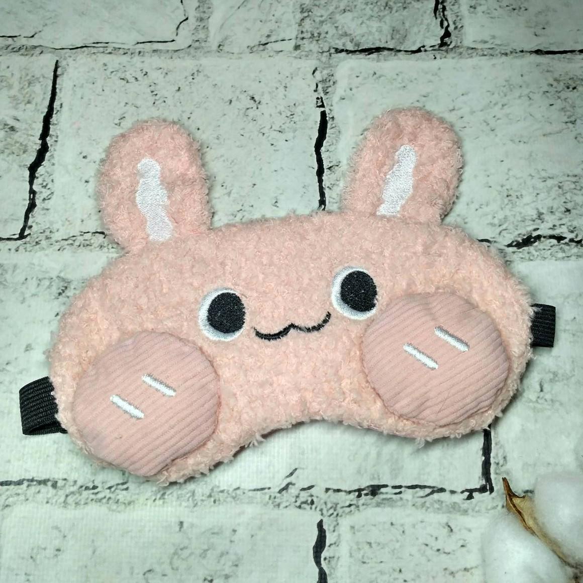 Маска для сну плюшева Зайчик 18х9 см Рожевий (20244-1) - фото 1 Маска для сну плюшева Зайчик 18х9 см Рожевий (20244-1) - фото 1