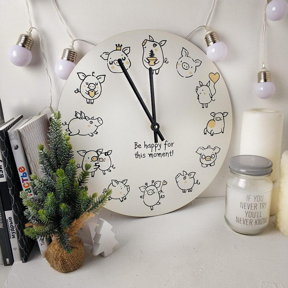 Часы настенные круглые Presentville Be happy for this momentв наявності 36 см (CHR P PIG001)