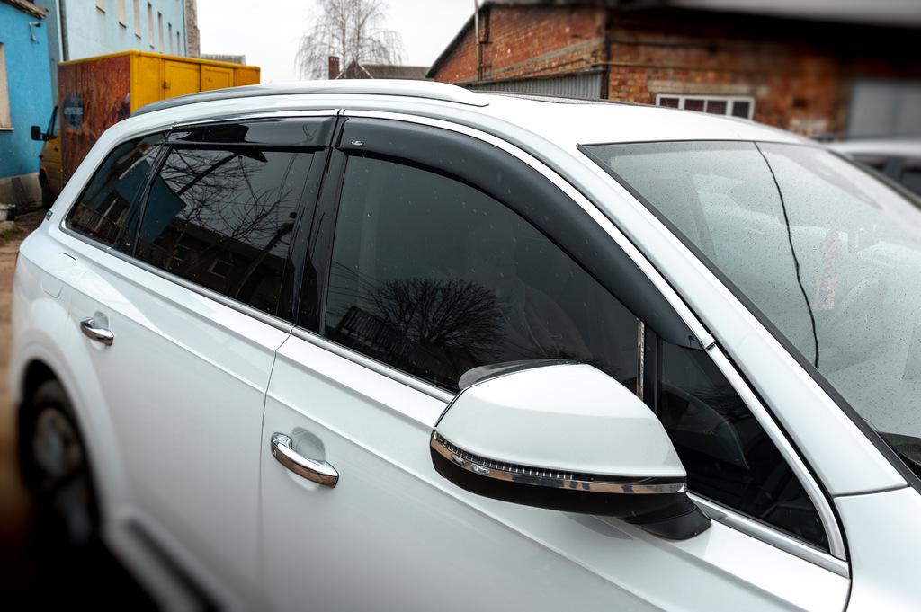 Вітровики з хром молдингом HIC для Audi Q7 2015- рр. полікарбонат Чорний