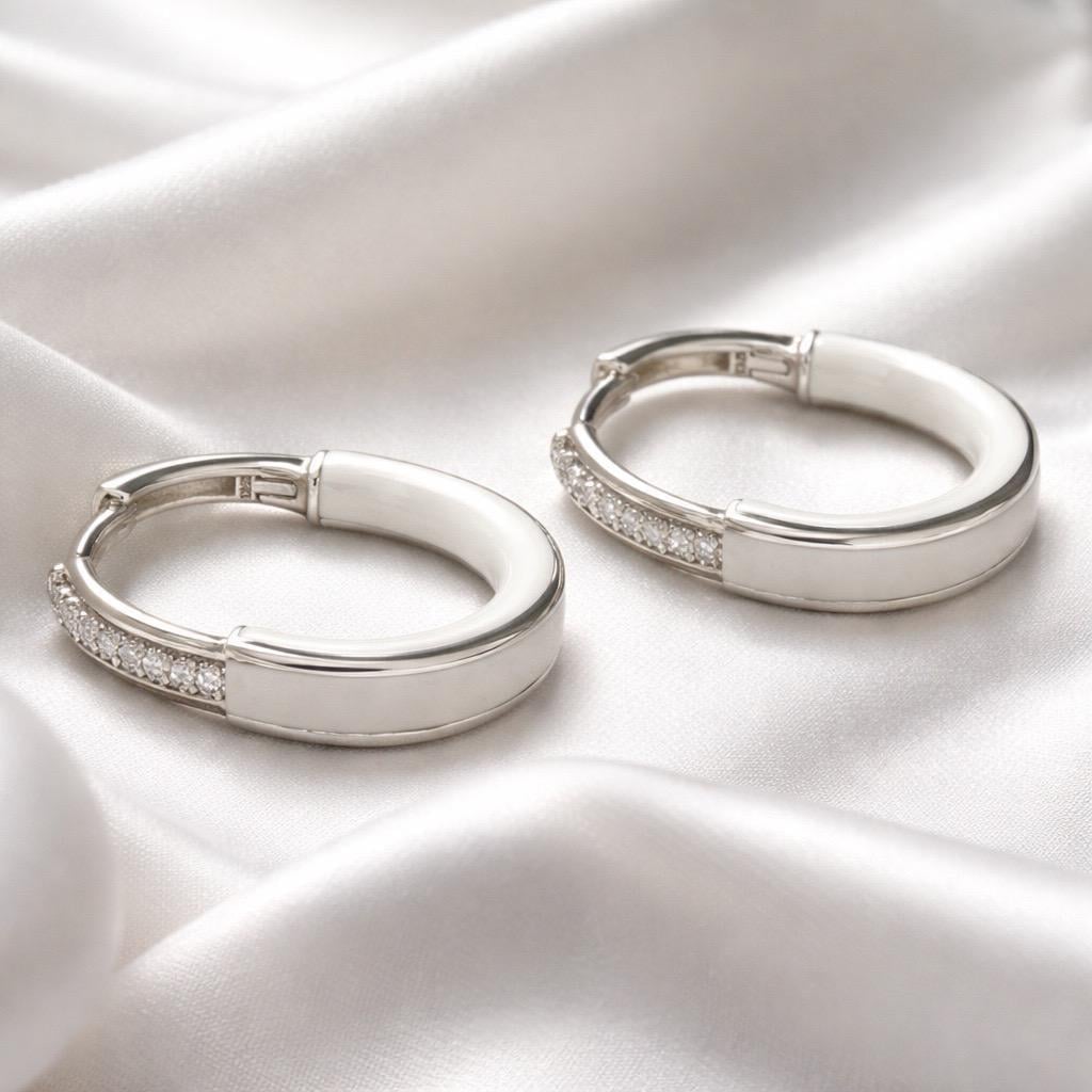 Серьги серебряные LoveR кольца с белой эмалью и фианитами с английским замком