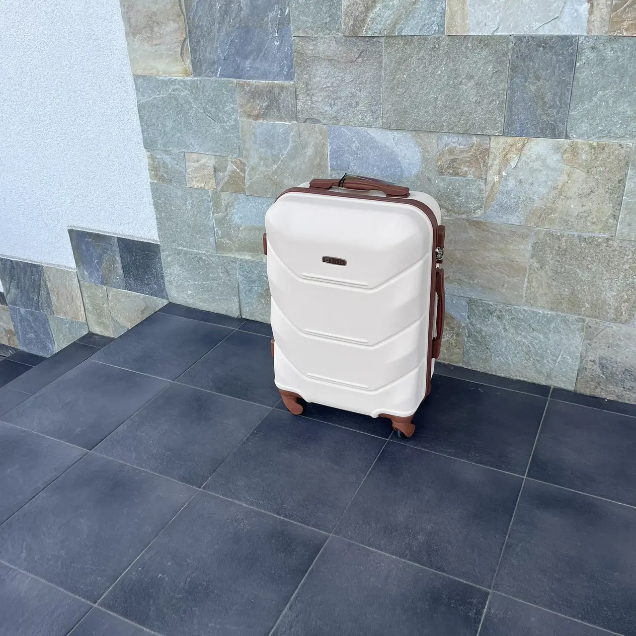 Валіза Bloom 1506 S 38 л Молочний - фото 3 Валіза Bloom 1506 S 38 л Молочний - фото 3