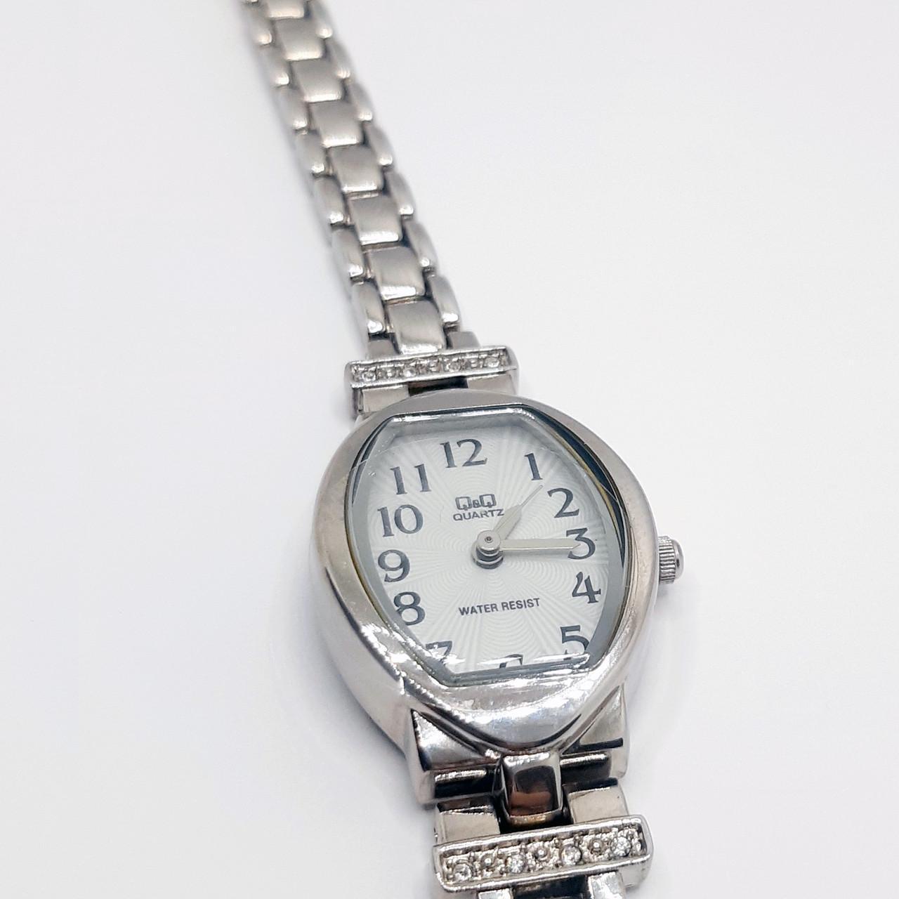 Наручные часы Q&Q женские кварцевые металлический ремешок (F149-214) - фото 8 Наручные часы Q&Q женские кварцевые металлический ремешок (F149-214) - фото 8