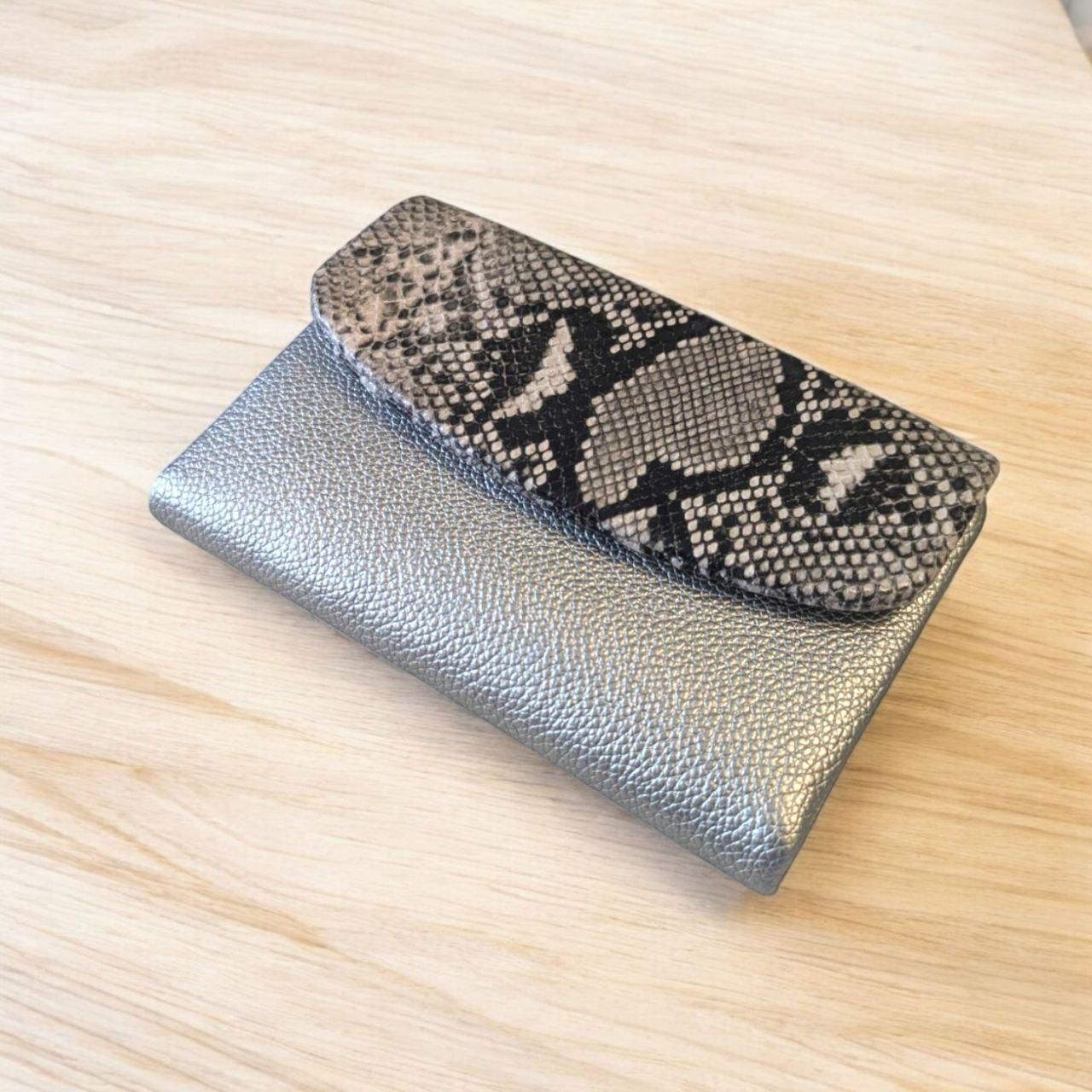 Кошелек на магните экокожа мягкий среднего размера Saralyn 7029B под рептилию 15х11 см Серебристый (7029B)