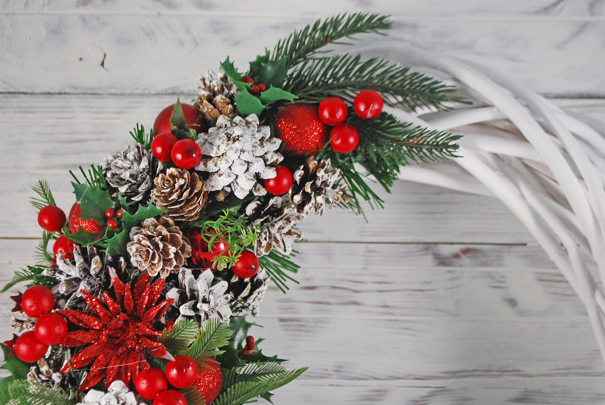 Венок новогодний 37 см Красный/Белый/Зеленый (4781956) - фото 3 Венок новогодний 37 см Красный/Белый/Зеленый (4781956) - фото 3