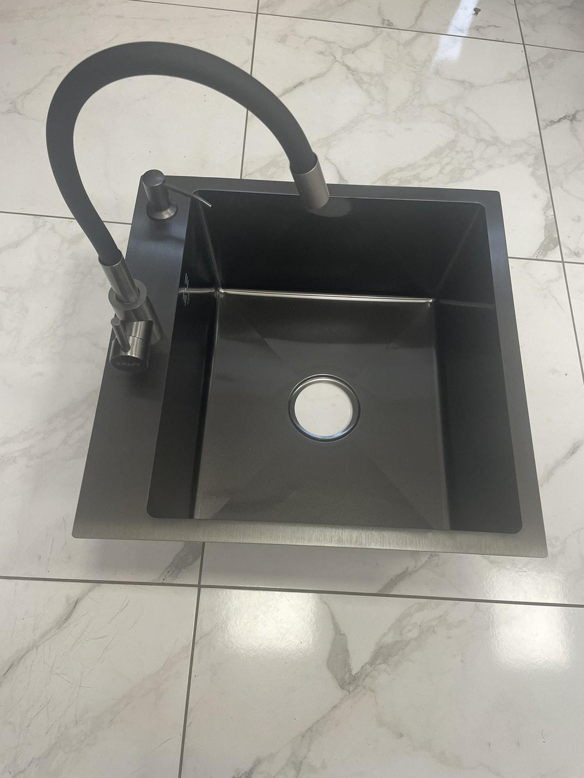 Мойка кухонная Lidz 5050 Черный/смеситель для кухни Kraft гибкий Черный - фото 4 Мойка кухонная Lidz 5050 Черный/смеситель для кухни Kraft гибкий Черный - фото 4