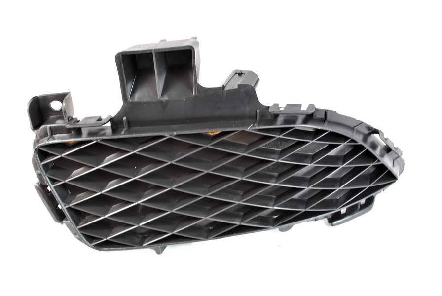 Решетка бампера AVTM Mazda 3 BK 04-06 SDN правая для противотуманок (3476 998)