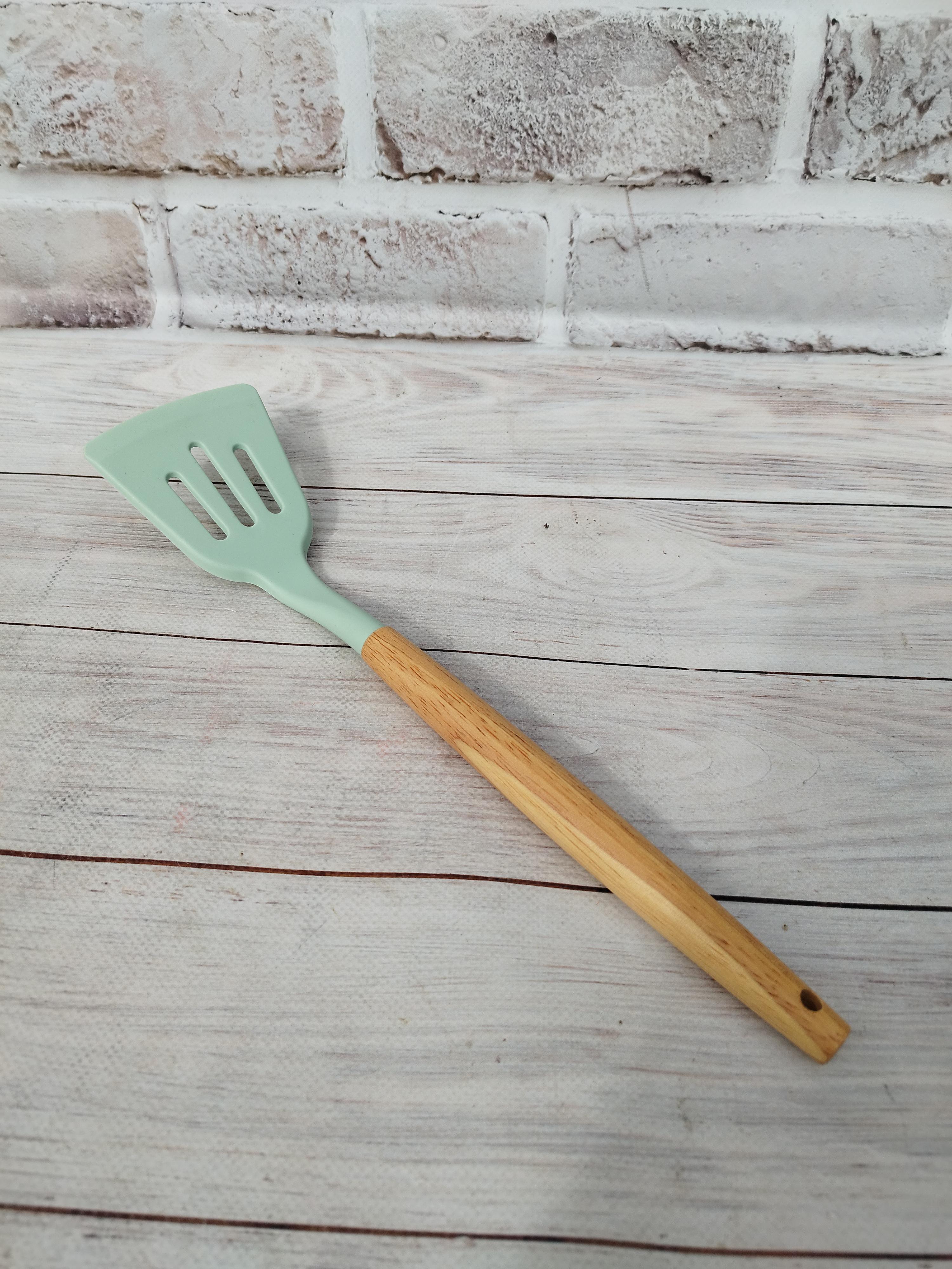 Лопатка кухонная с прорезями Kitchenware силикон 31,5 см Бирюзовый (25199778)