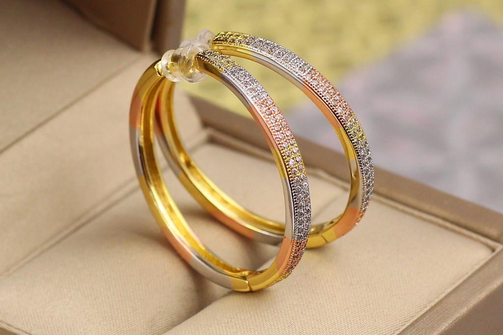 Серьги кольца Xuping Jewelry радуга с камнями сзади гладкие 3,2 см лимонное золото