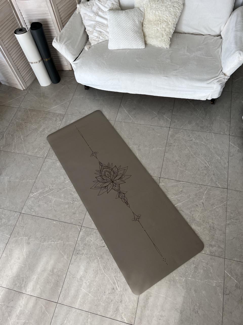 Коврик для йоги каучуковый PU с лотосом 183х68х0,5 см Бежевый (13510835)