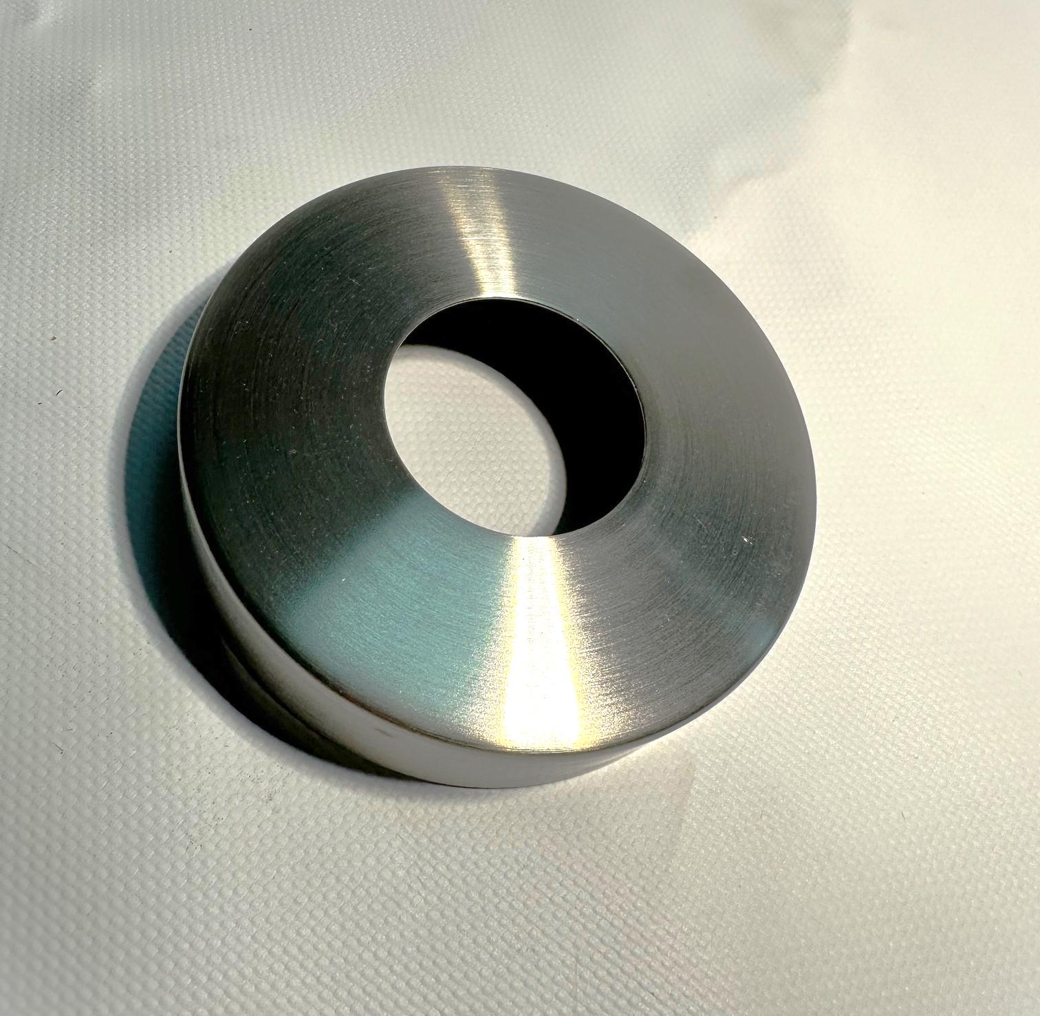 Ковпак-накладка з нержавіючої сталі AISI 304 для маскування місця кріплення до монтажної поверхні 104x43x22 мм (В8705) - фото 6 Ковпак-накладка з нержавіючої сталі AISI 304 для маскування місця кріплення до монтажної поверхні 104x43x22 мм (В8705) - фото 6