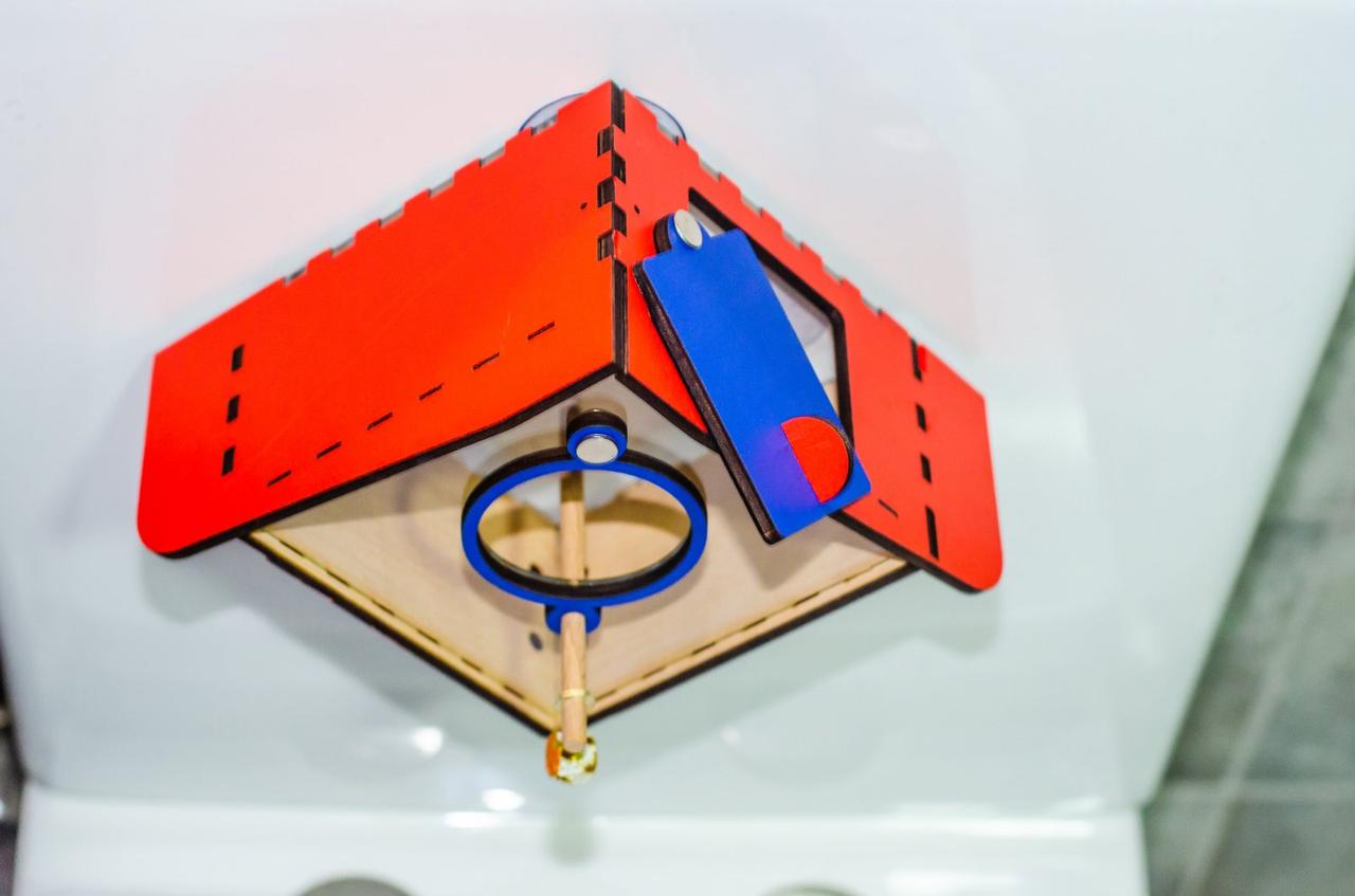 Кормушка для птиц на присосках на окно Колокольчик 11,5х11,5 см Красный - фото 5 Кормушка для птиц на присосках на окно Колокольчик 11,5х11,5 см Красный - фото 5