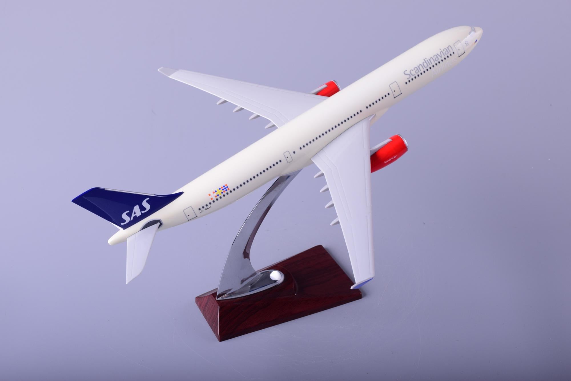 Колекційна модель літака Shantou Tongde Airbus A330 40см SAS Scandinavian Airlines