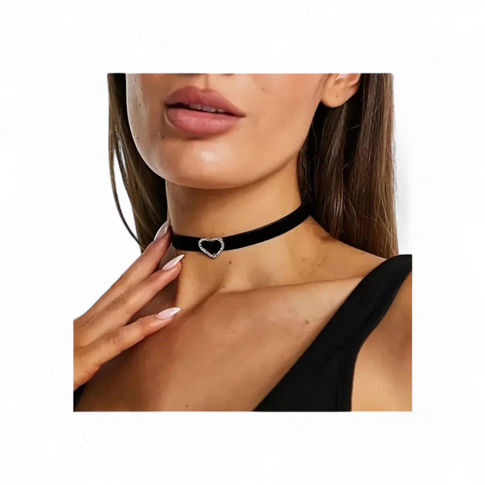 Чокер-колье бархатный полиэстер с подвеской Сердце со стразами Черный (33067426)