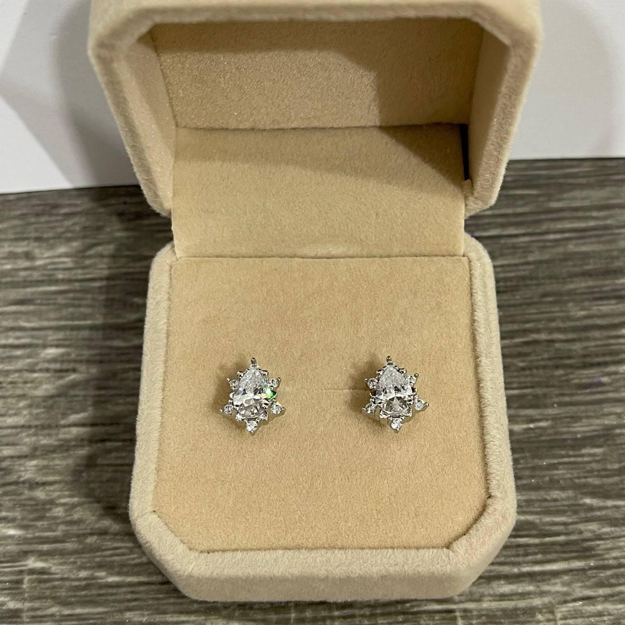 Серьги пусеты Xuping Jewelry капли ювелирный сплав с покрытием родий с цирконами в бархатной коробочке (82524280)