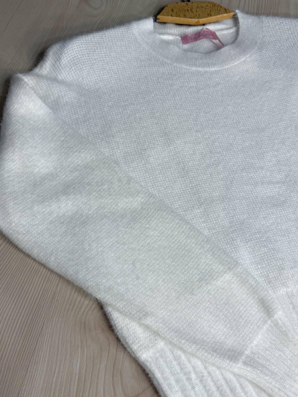 Светр жіночий Fancy Matinee 7571 вафельний з ангори оверсайз OS Білий (4986) - фото 6