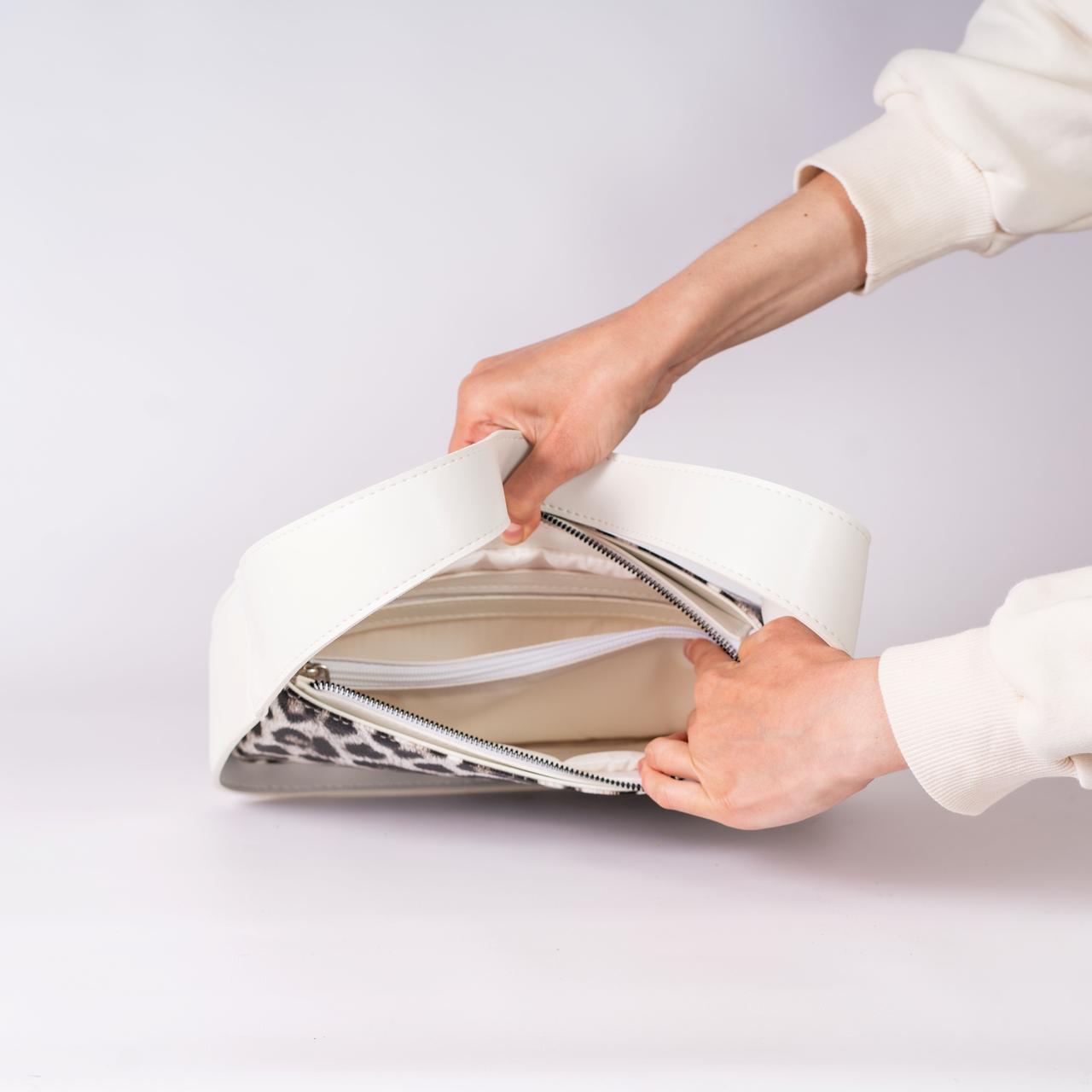 Сумка женская багет леопардовый XENIA № 24-22 из эко-кожи Белый - фото 2 Сумка женская багет леопардовый XENIA № 24-22 из эко-кожи Белый - фото 2