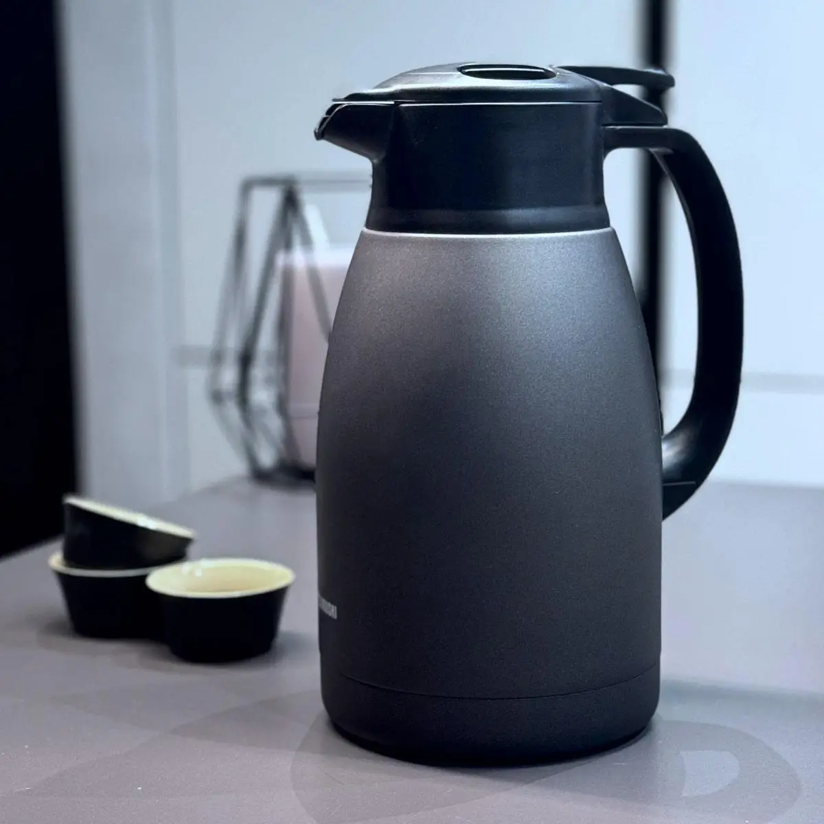 Термос Zojirushi SH-HS19C з кнопкою металевий 1,5 л Чорний (1111) - фото 10 Термос Zojirushi SH-HS19C з кнопкою металевий 1,5 л Чорний (1111) - фото 10