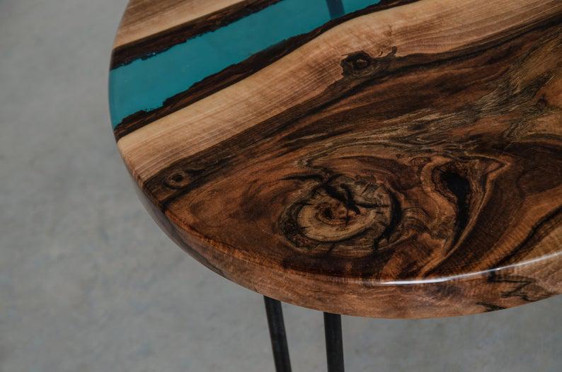 Стол журнальный річка Остин дизайнерский круглый из прозрачной эпоксидной смолы и массива ореха 800х480 мм. - фото 10 Стол журнальный річка Остин дизайнерский круглый из прозрачной эпоксидной смолы и массива ореха 800х480 мм. - фото 10