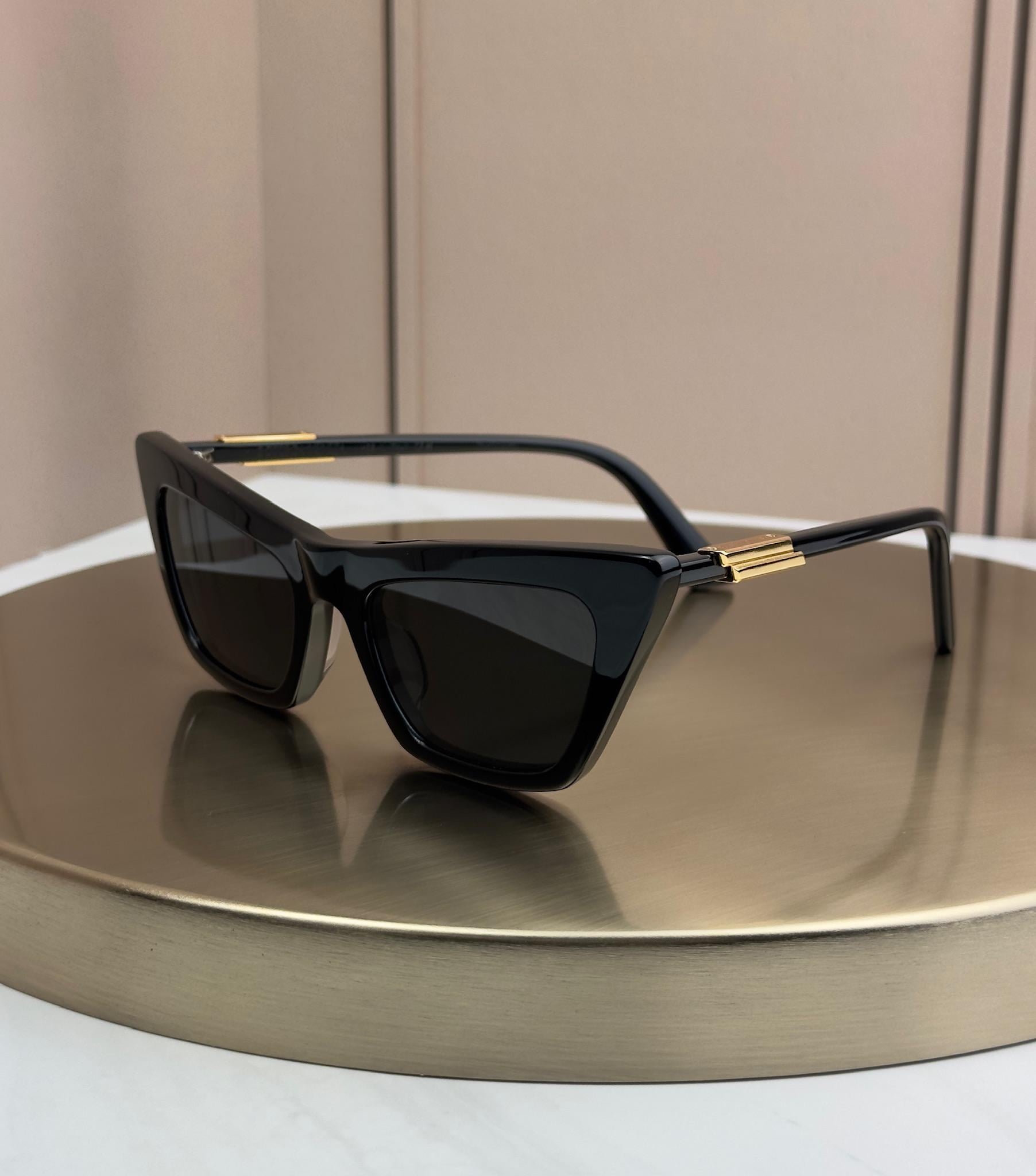 Солнцезащитные очки Bottega Veneta BV1446S кошачий глаз острые углы темная линза женские Черный Солнцезащитные очки Bottega Veneta BV1446S кошачий глаз острые углы темная линза женские Черный