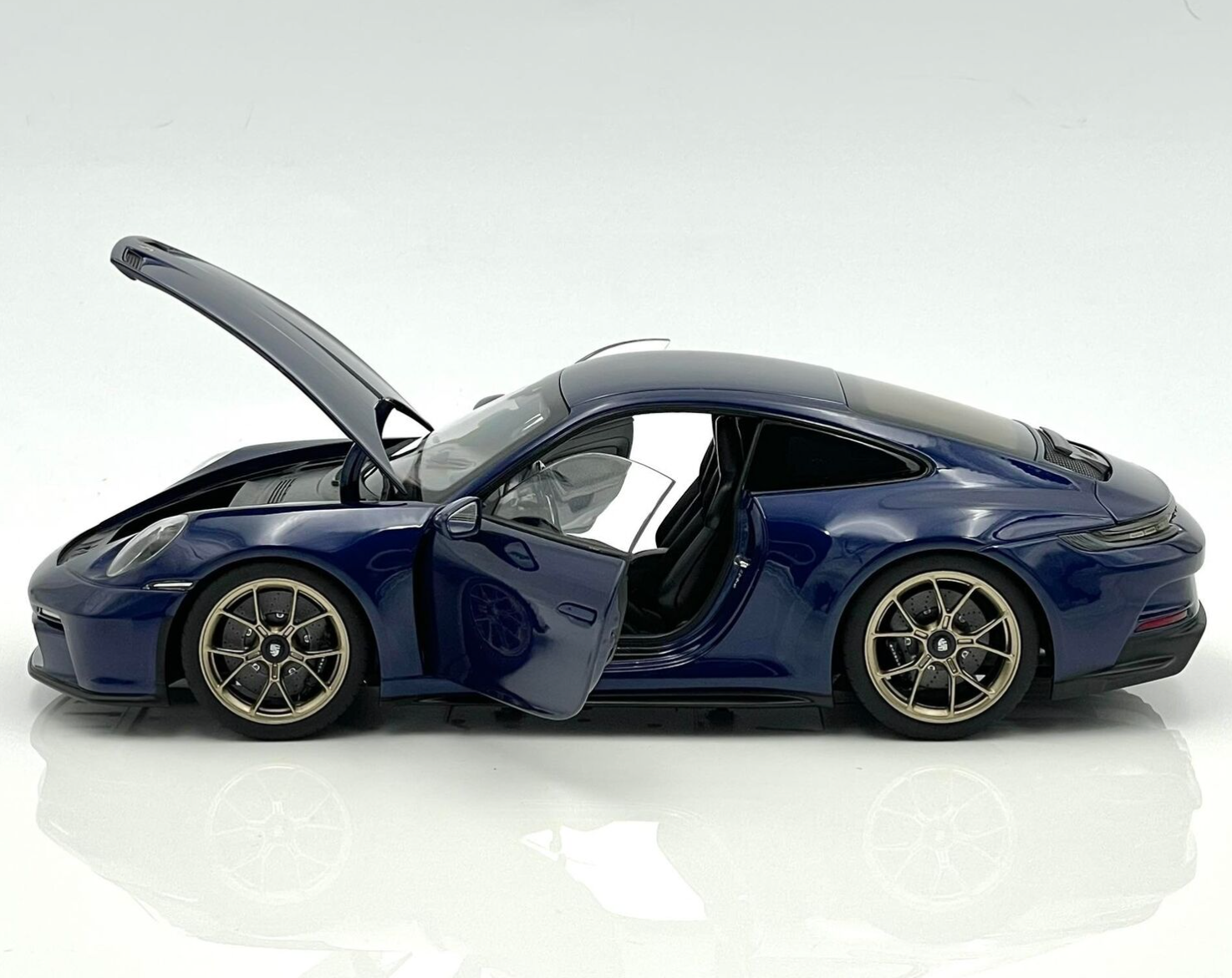 ᐉ Модель автомобиля Norev 1:18 Porsche 911 992 GT3 Touring Blue