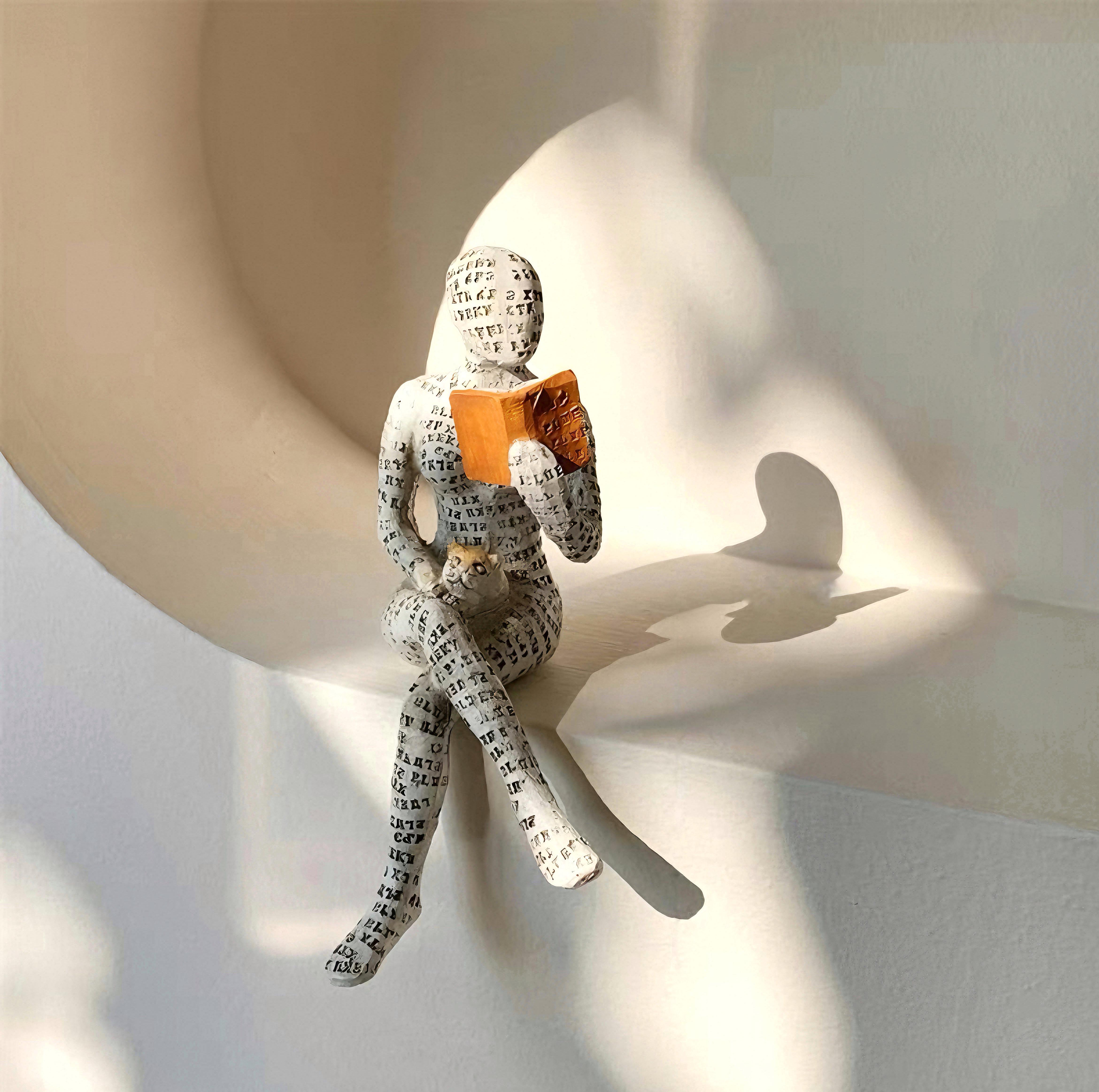 Статуетка у вигляді людини, що читає Мудрість читання 18,5х6,5 см